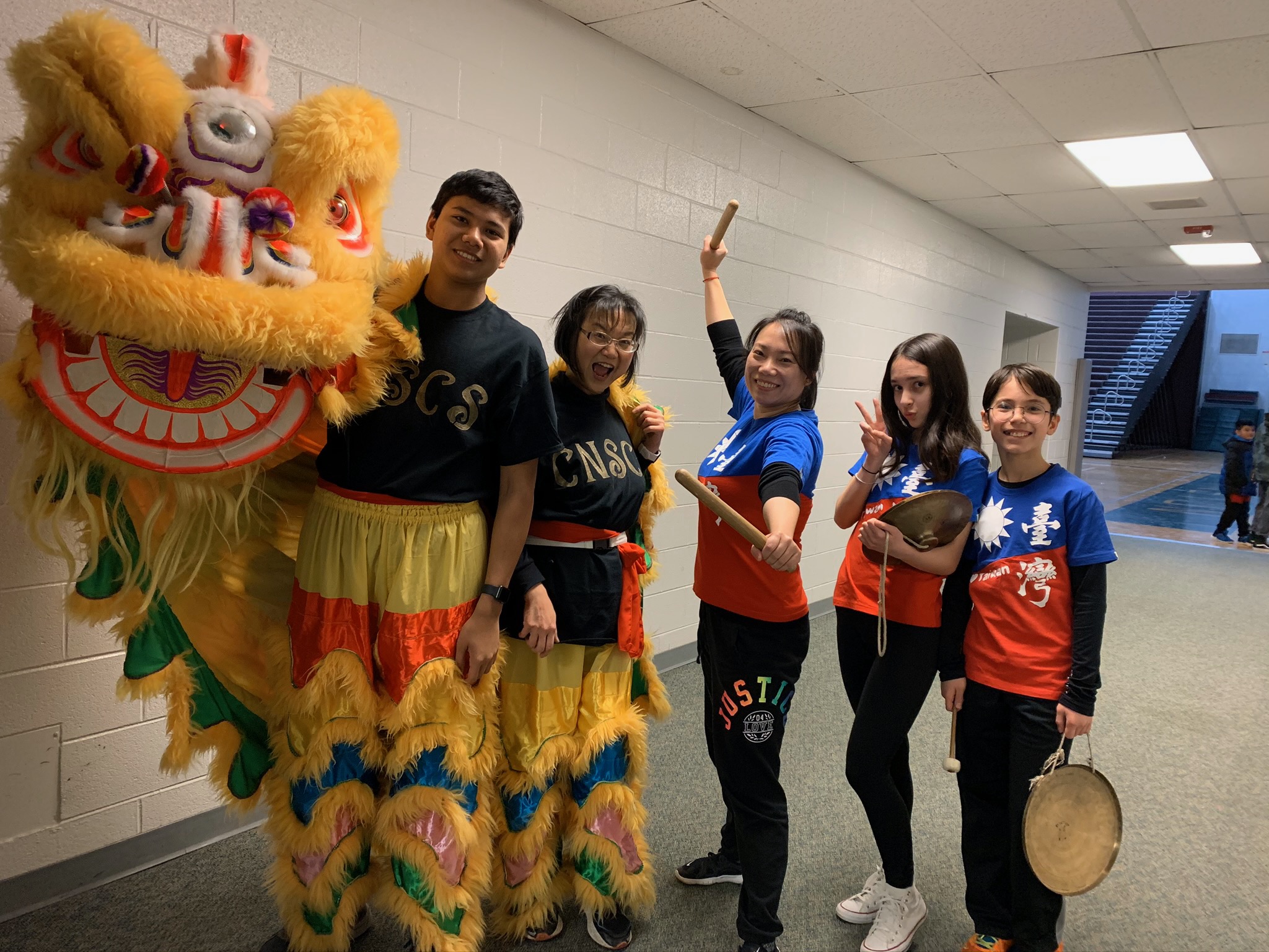 舞獅演出者團體照