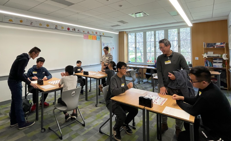 象棋比賽長期的訓練專注力與思考對策，對學生好處多多。