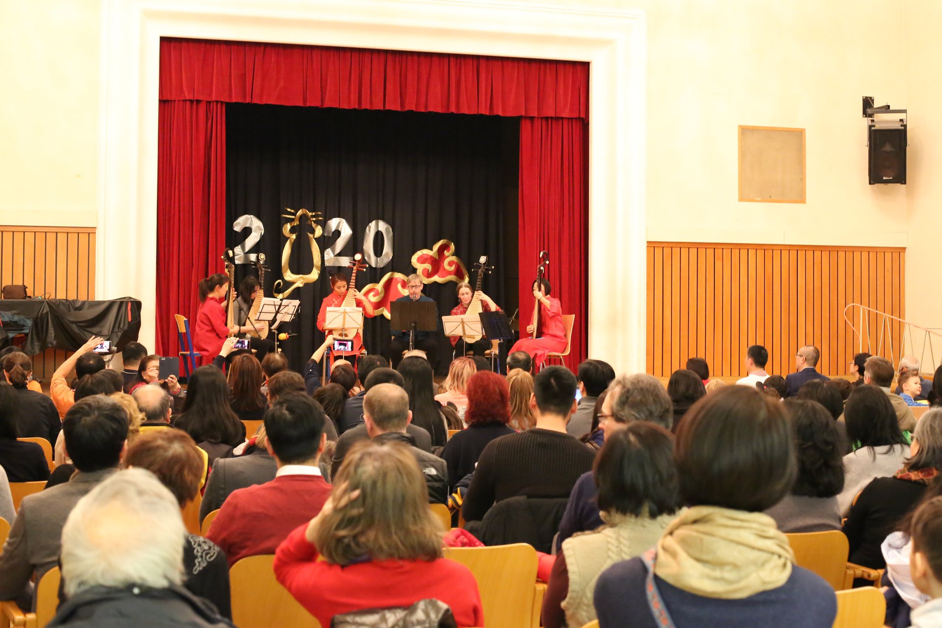 彈撥班的國樂演奏