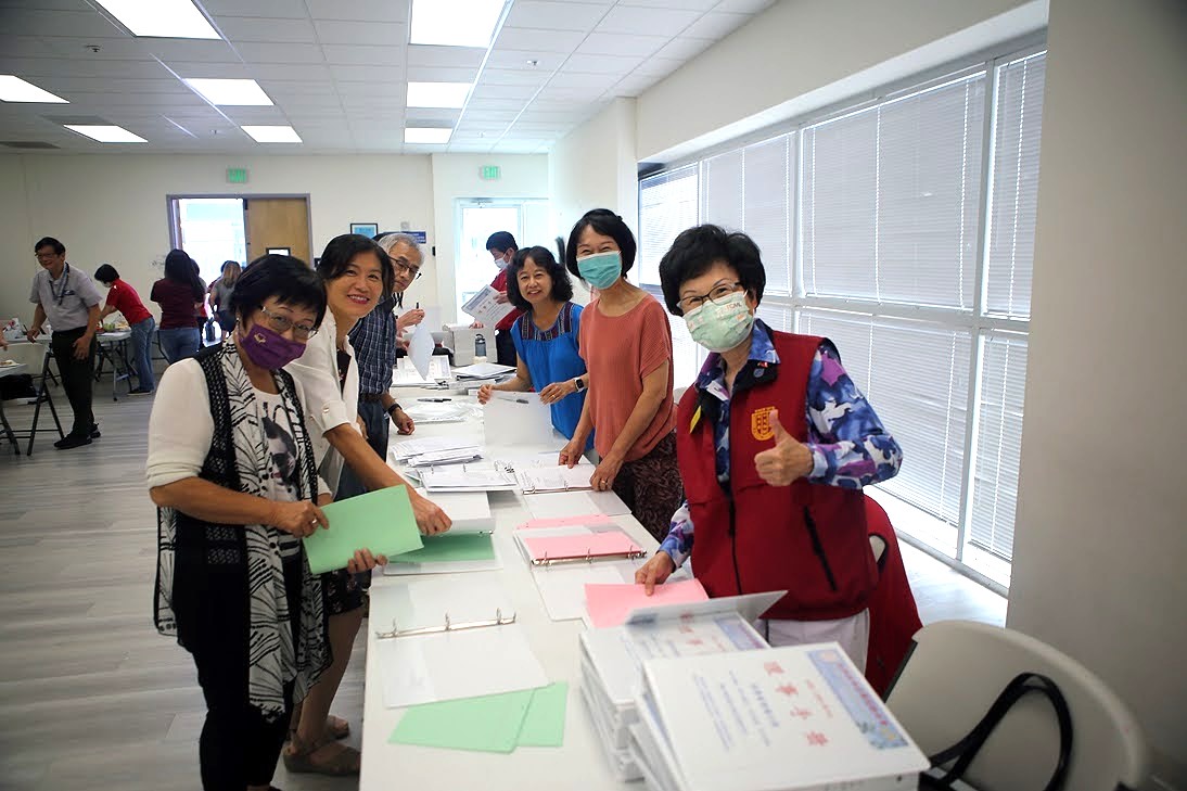 同仁行前會議_裝訂理事手冊生產線