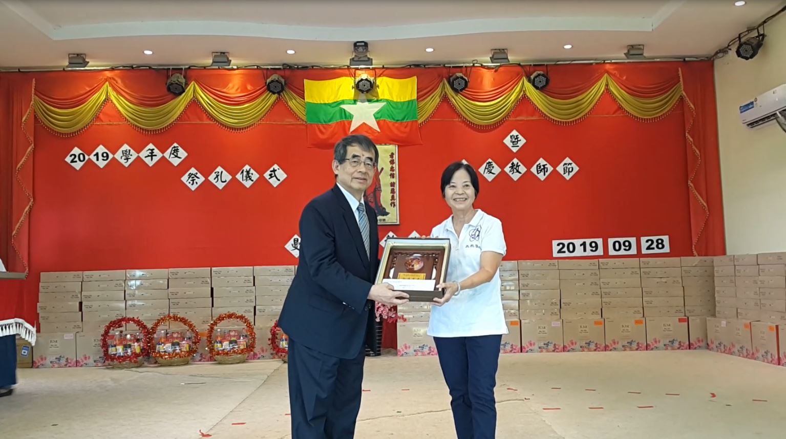 曼德勒孔教學校前董事長段必堯榮獲華光僑務專業獎章4