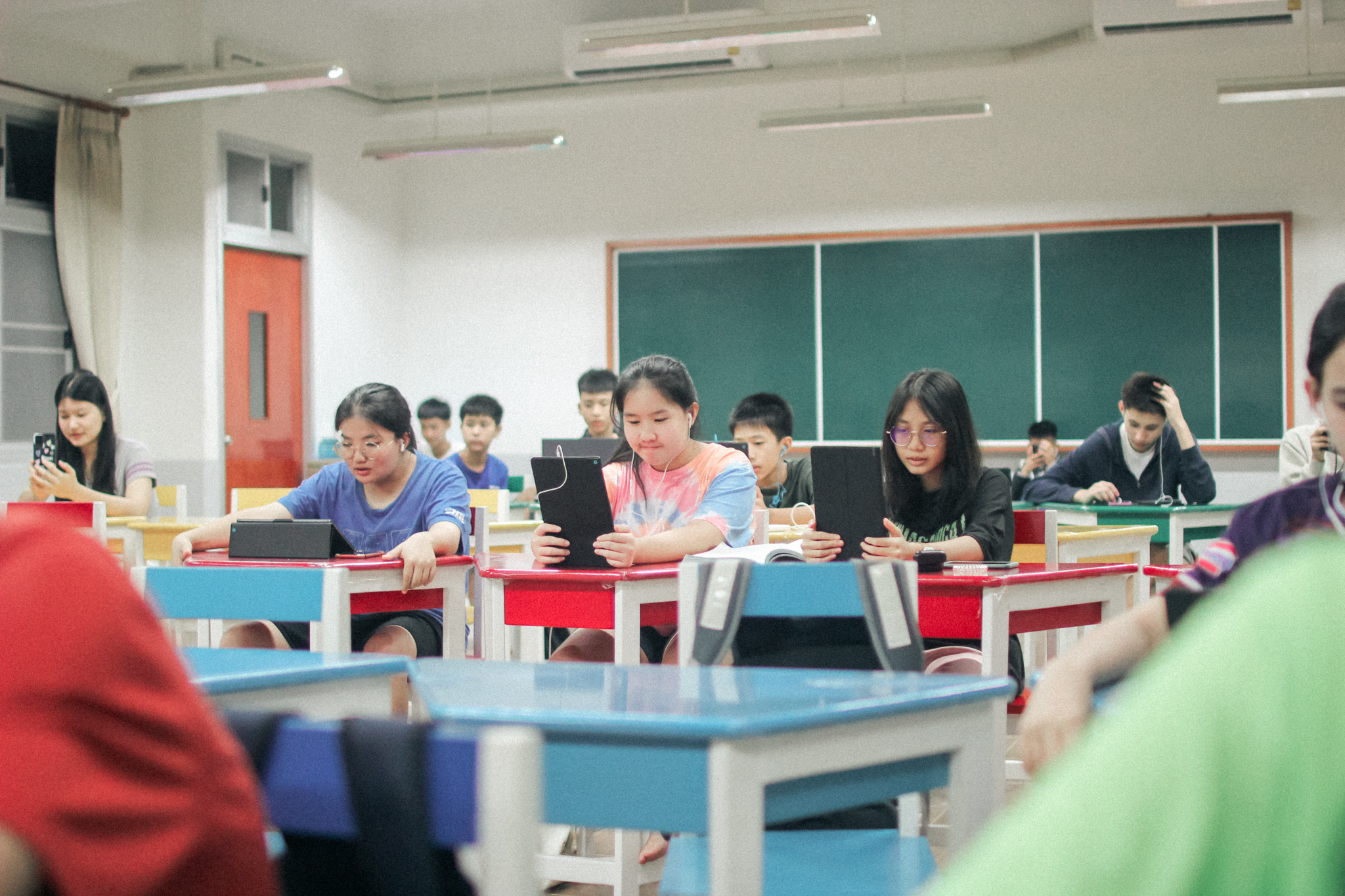 雖然是晚上的線上伴學，大家仍是準時上課，在台灣慈濟大學的哥哥姊姊們陪伴下，學習華語變得格外有趣。