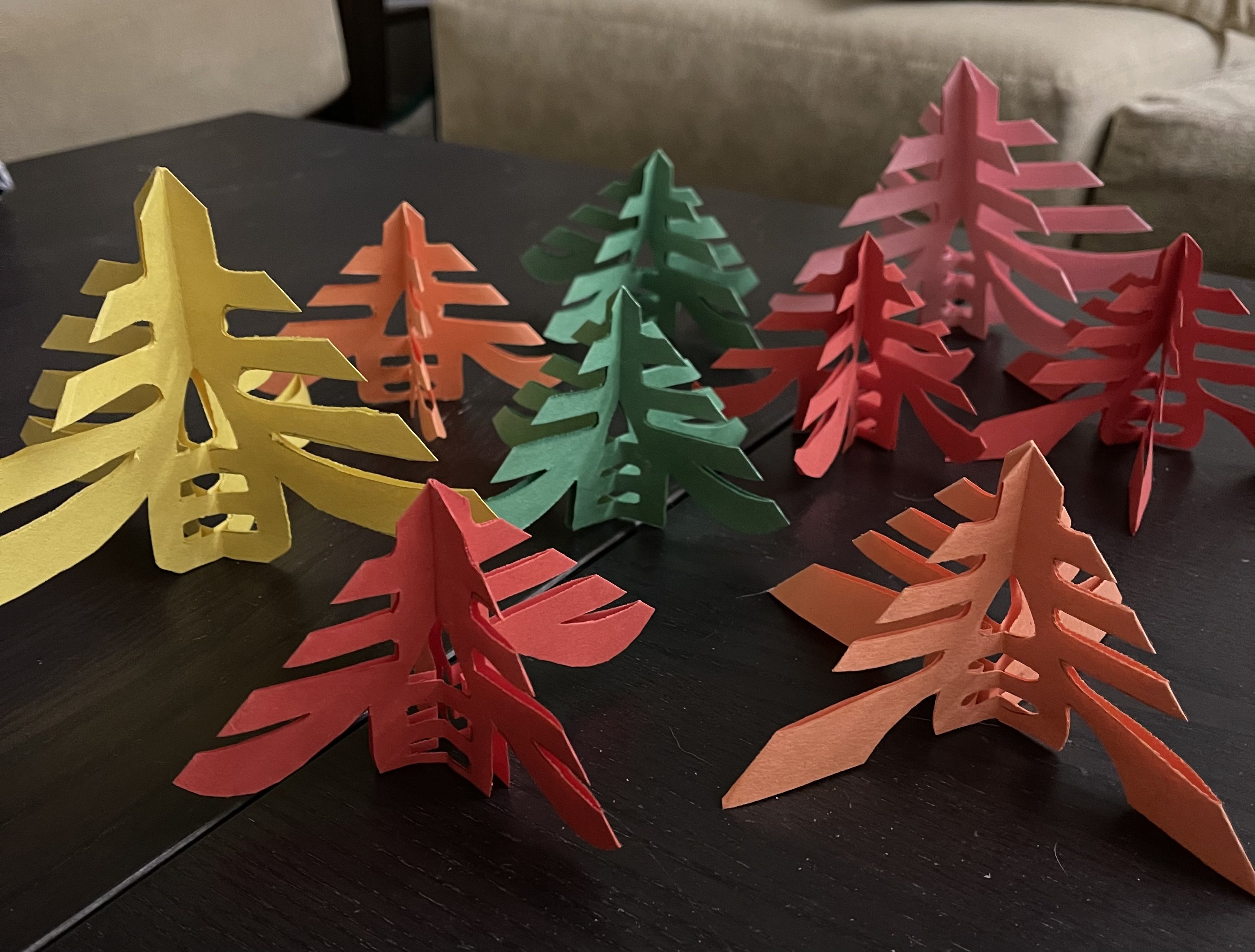 彩色立體春字剪紙完成品