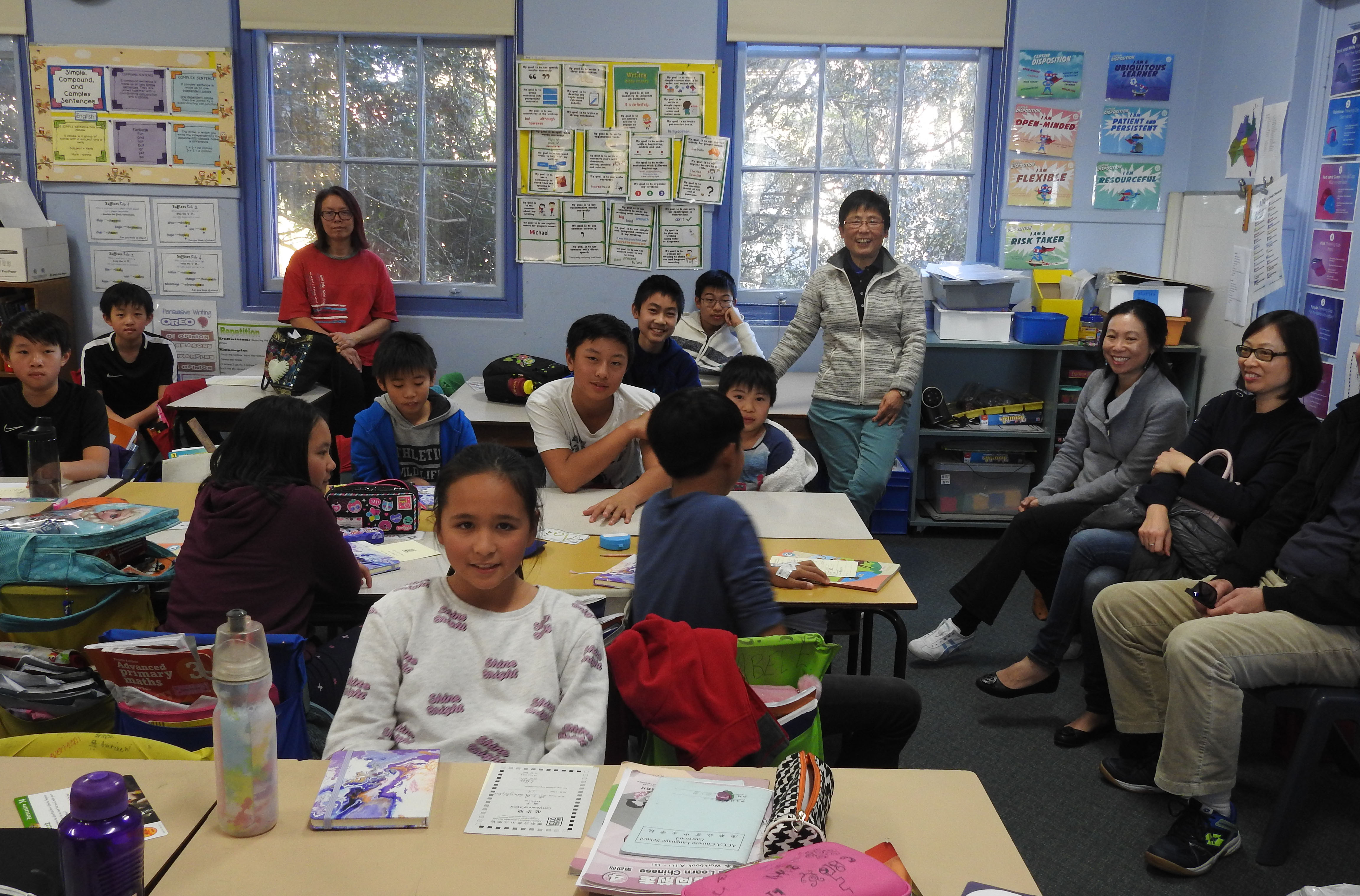 老師向家長說明教學情况