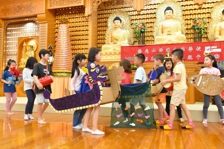 小班學生表演捕魚歌