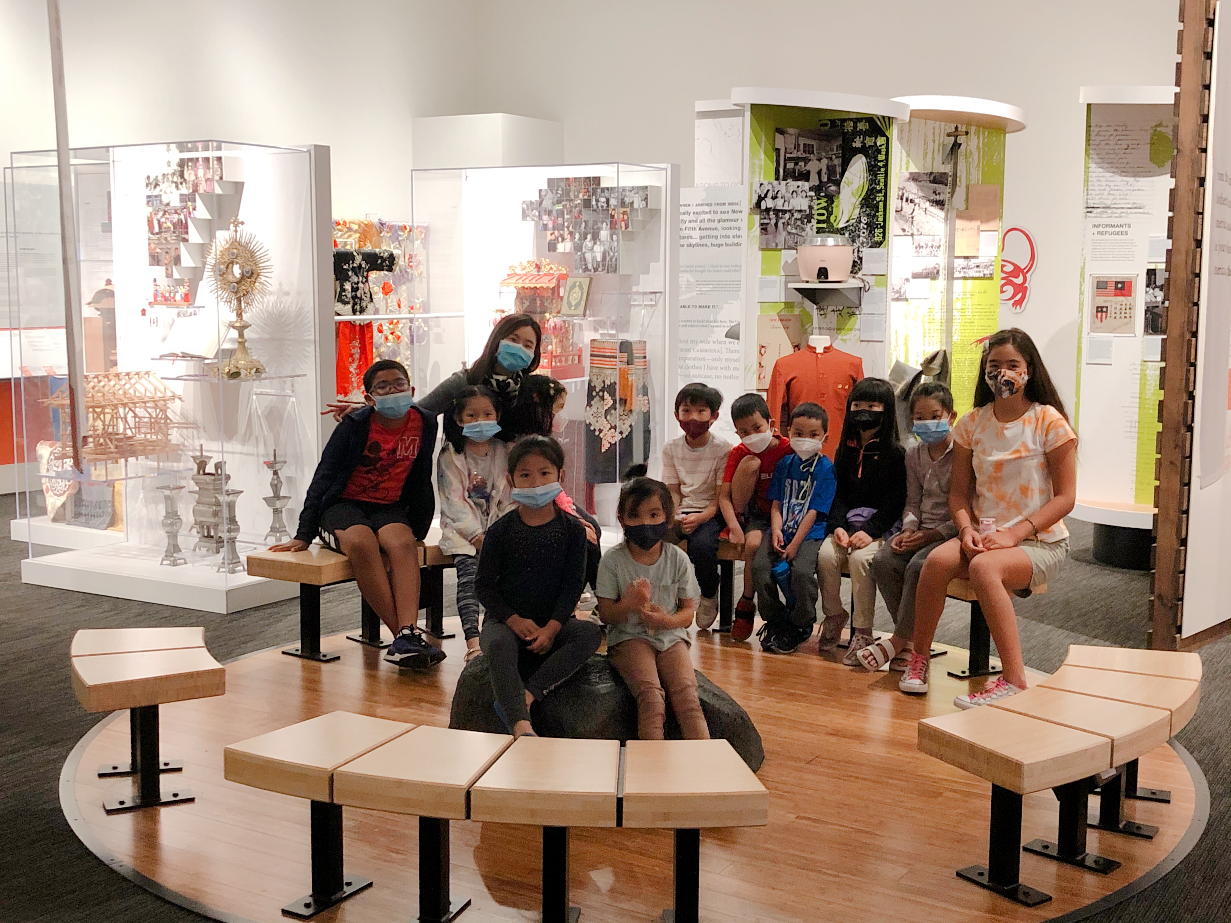 夏令營學員参觀亞洲博物館