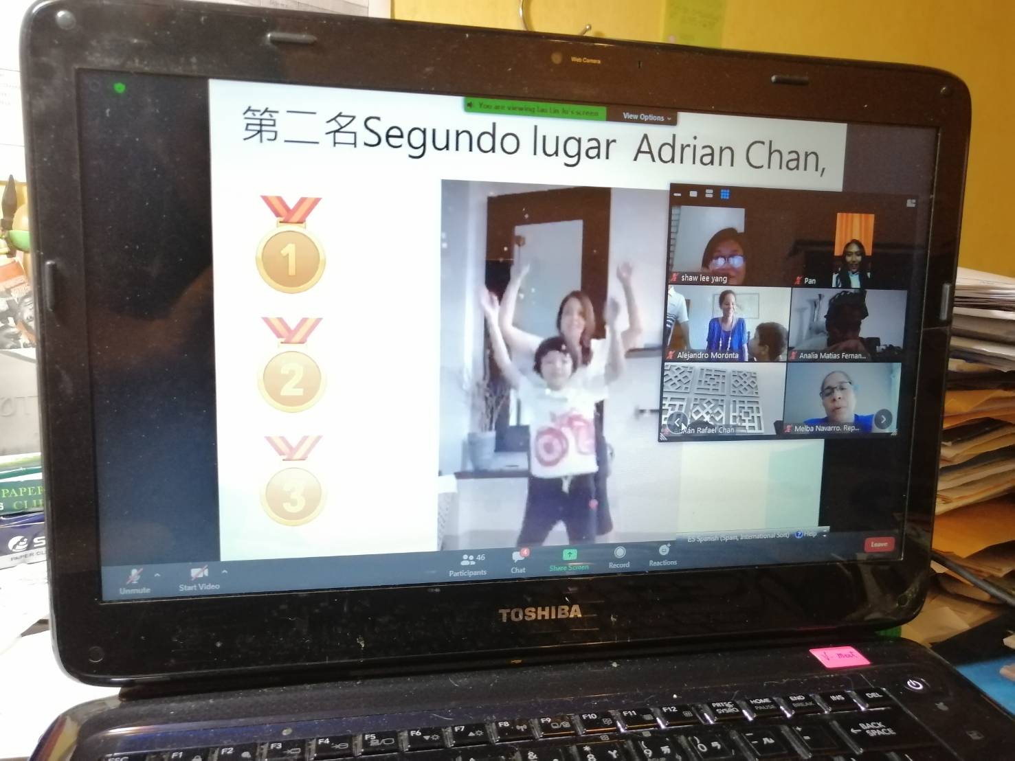 和媽媽一起跳舞