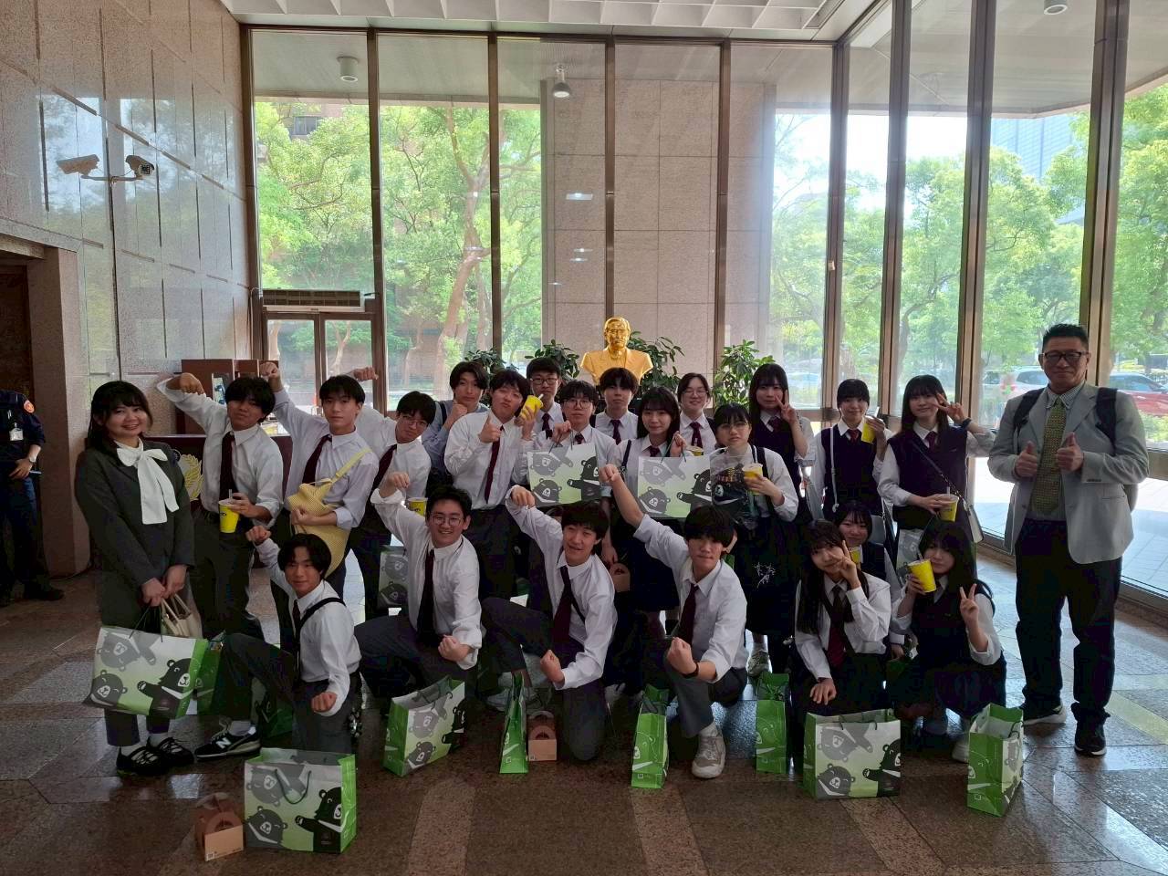 東京中華學校高中生回臺畢業旅行