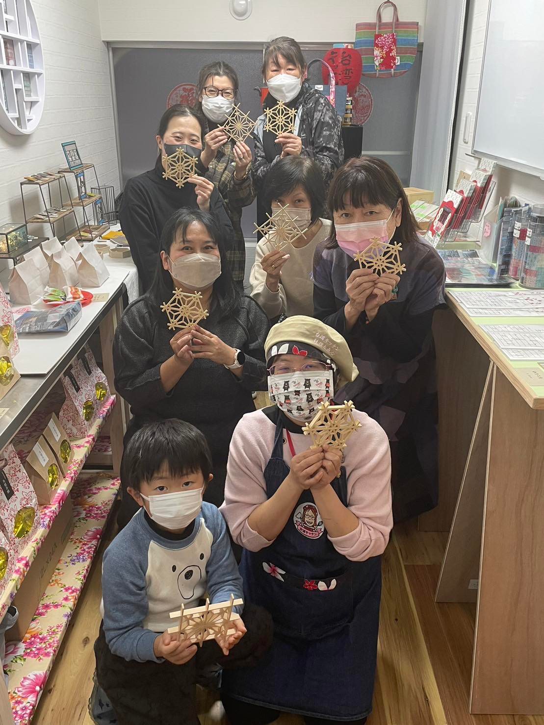 大家完成自己的杯墊作品