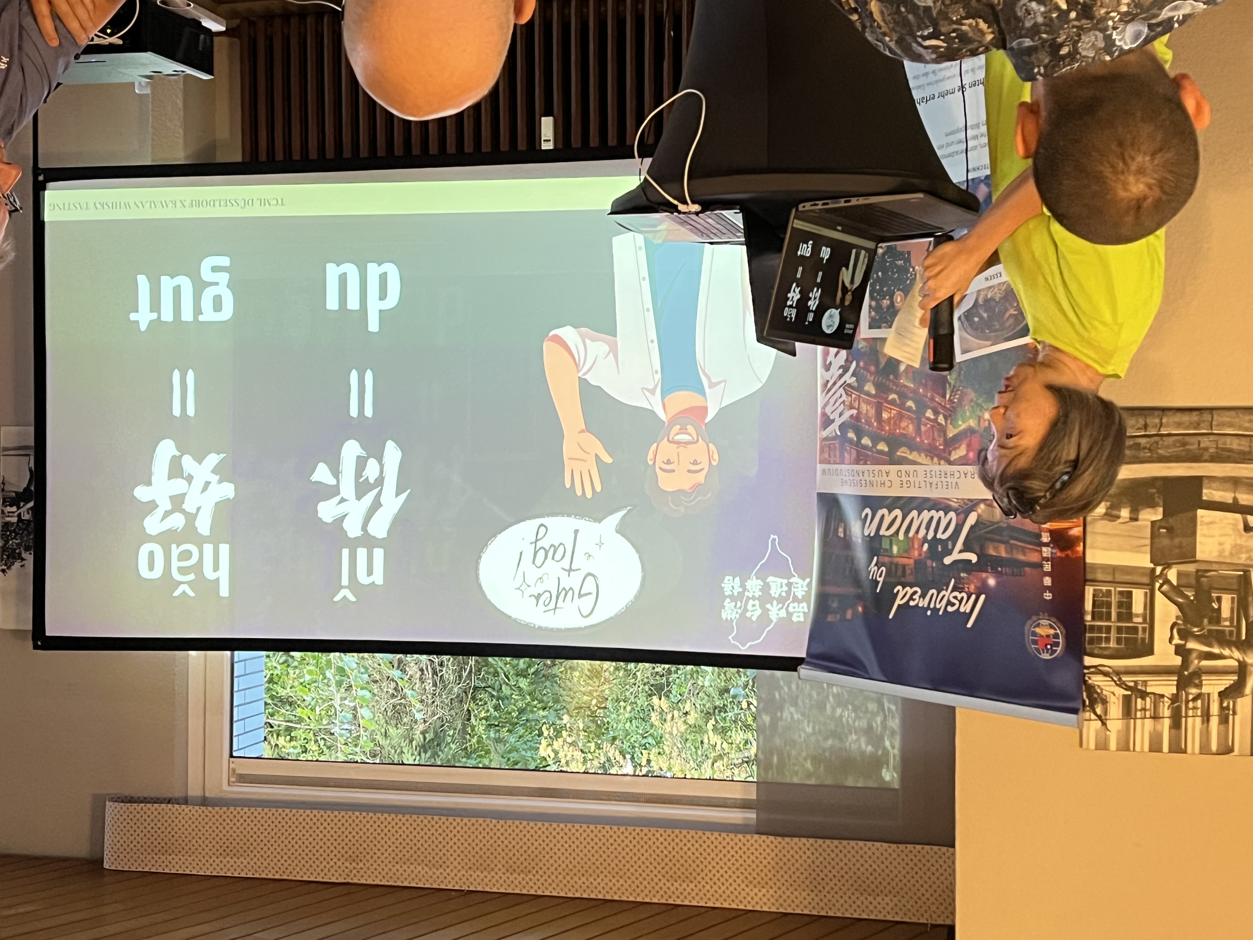 臺灣華語文學習中心教師賴吟雀運用單字疊加教學法引導來賓輕鬆學習日常生活華語。