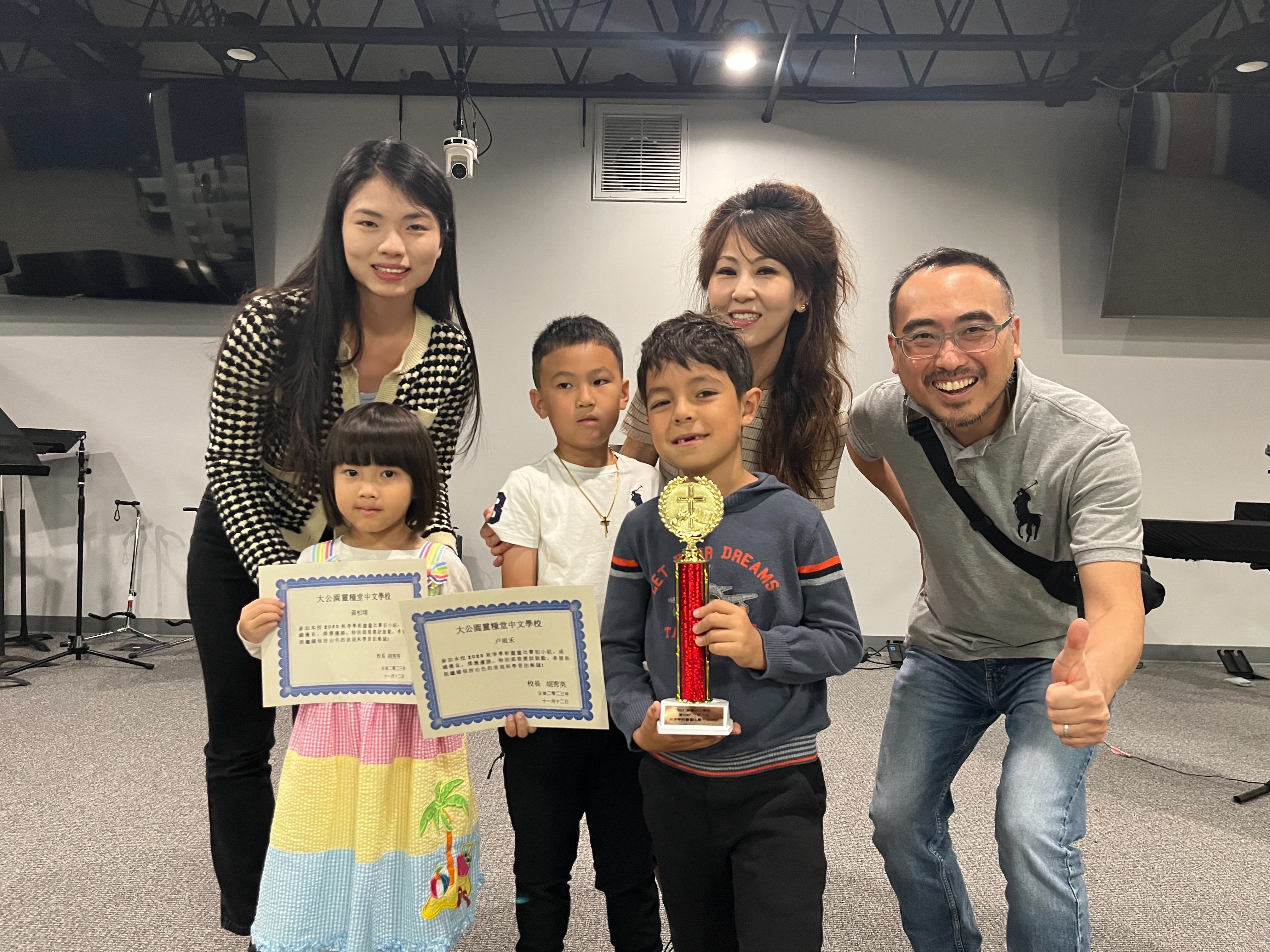 父母最大的喜樂莫過於小朋友優秀的表現, 看這位爸爸多開心