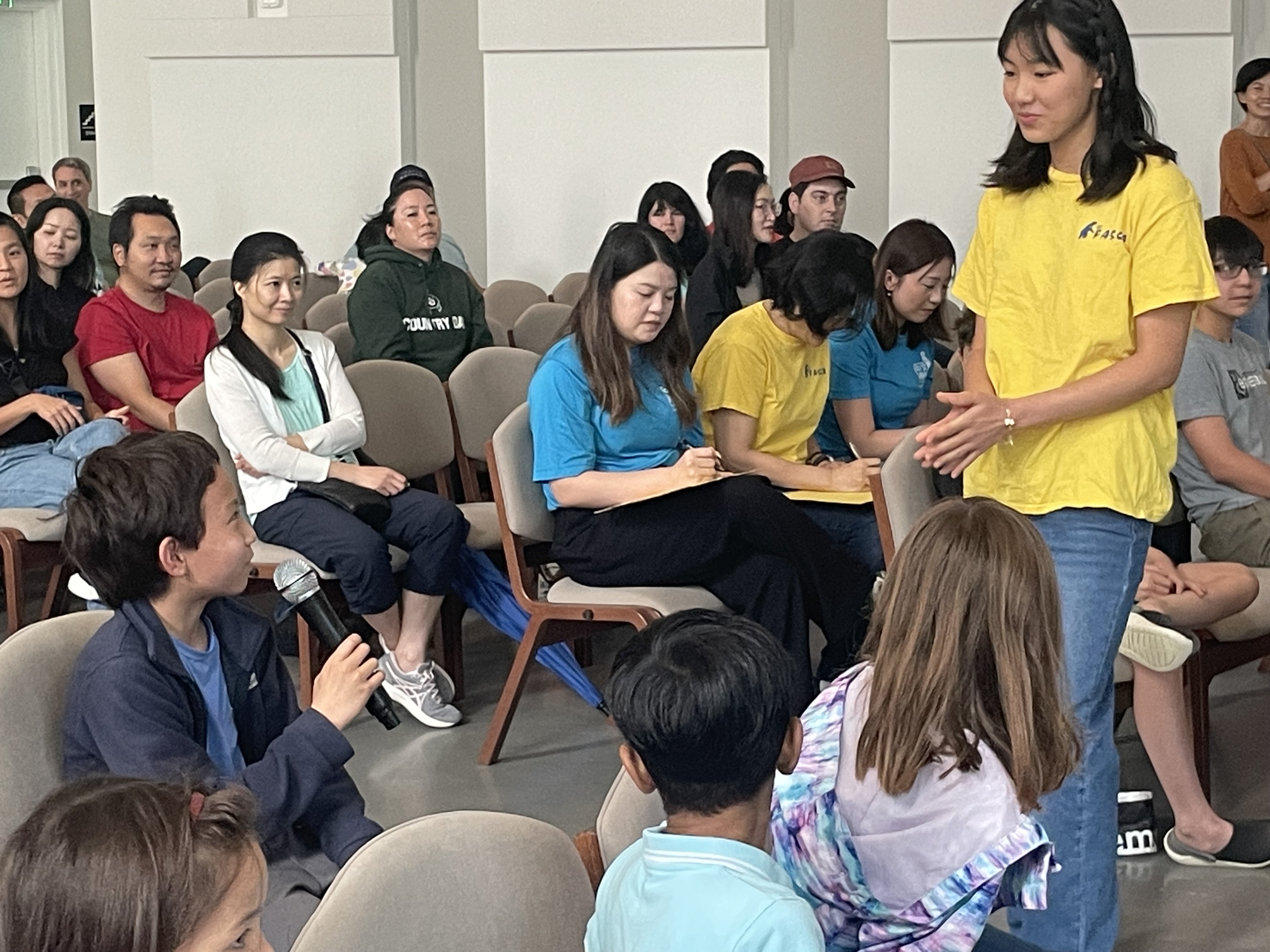 FASCA青年志工主持人問三年級學生問題