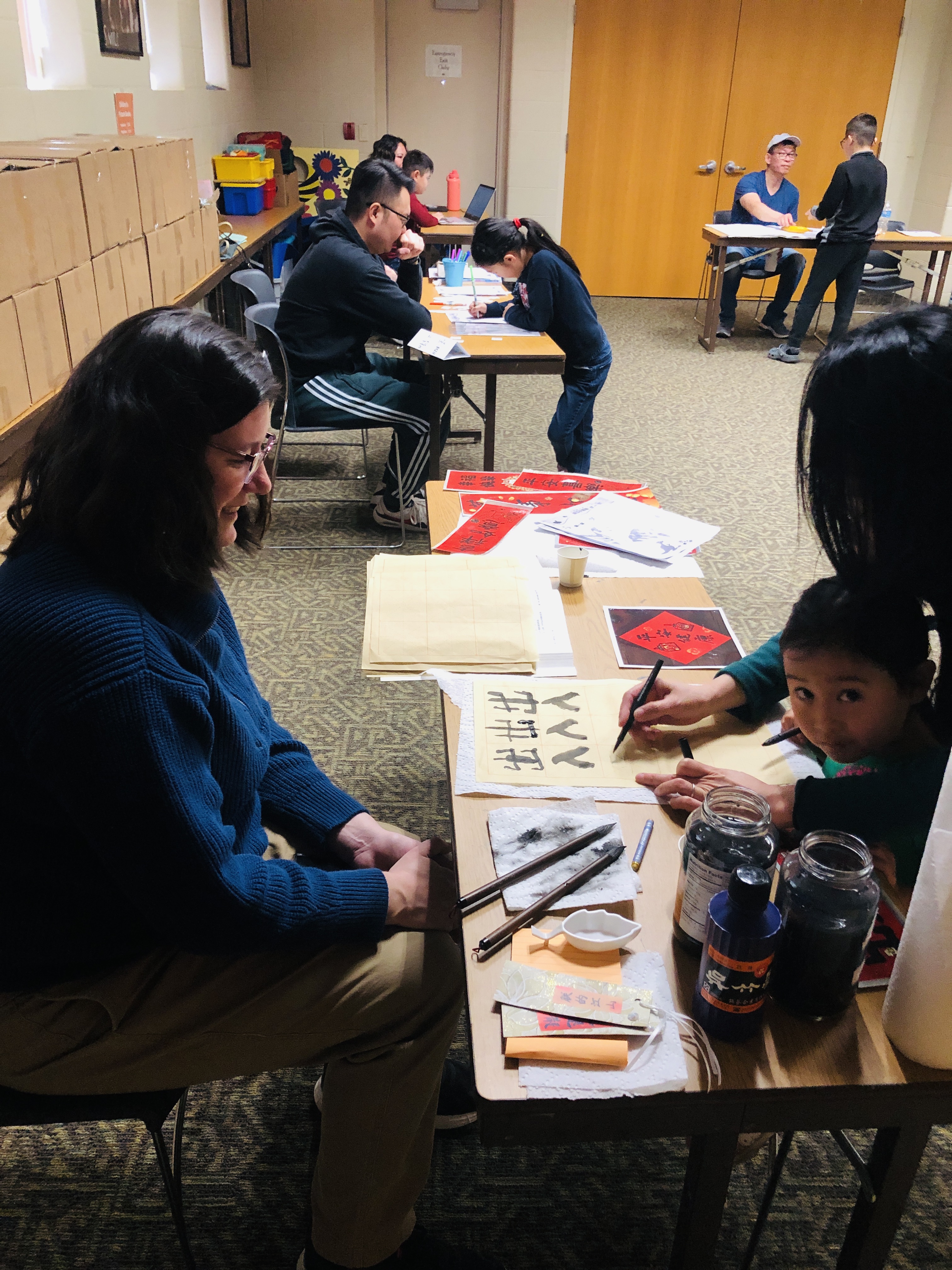 用毛筆寫出生字的筆畫順序