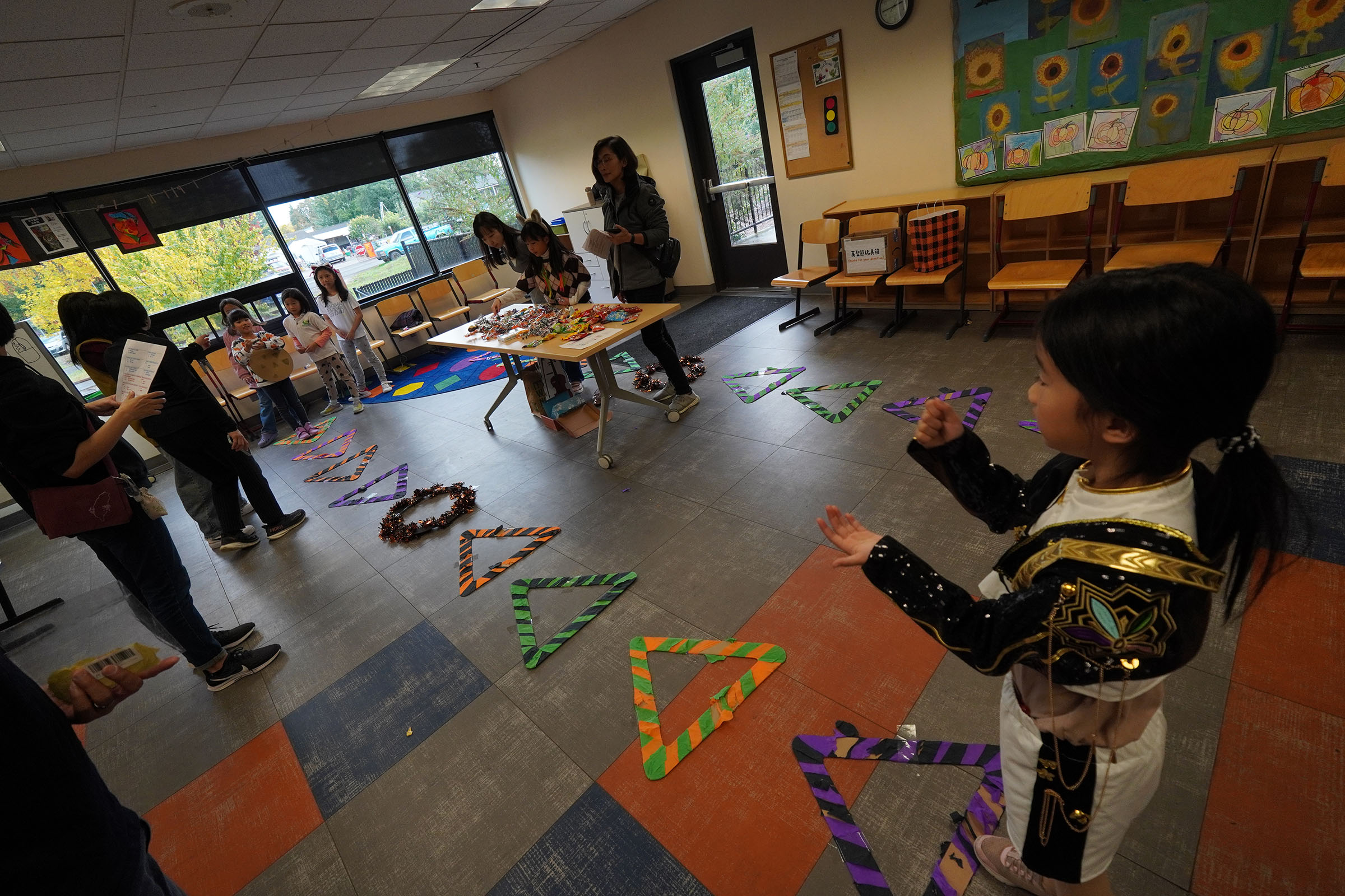 跳格子遊戲讓孩子們在比賽中學習減碳知識