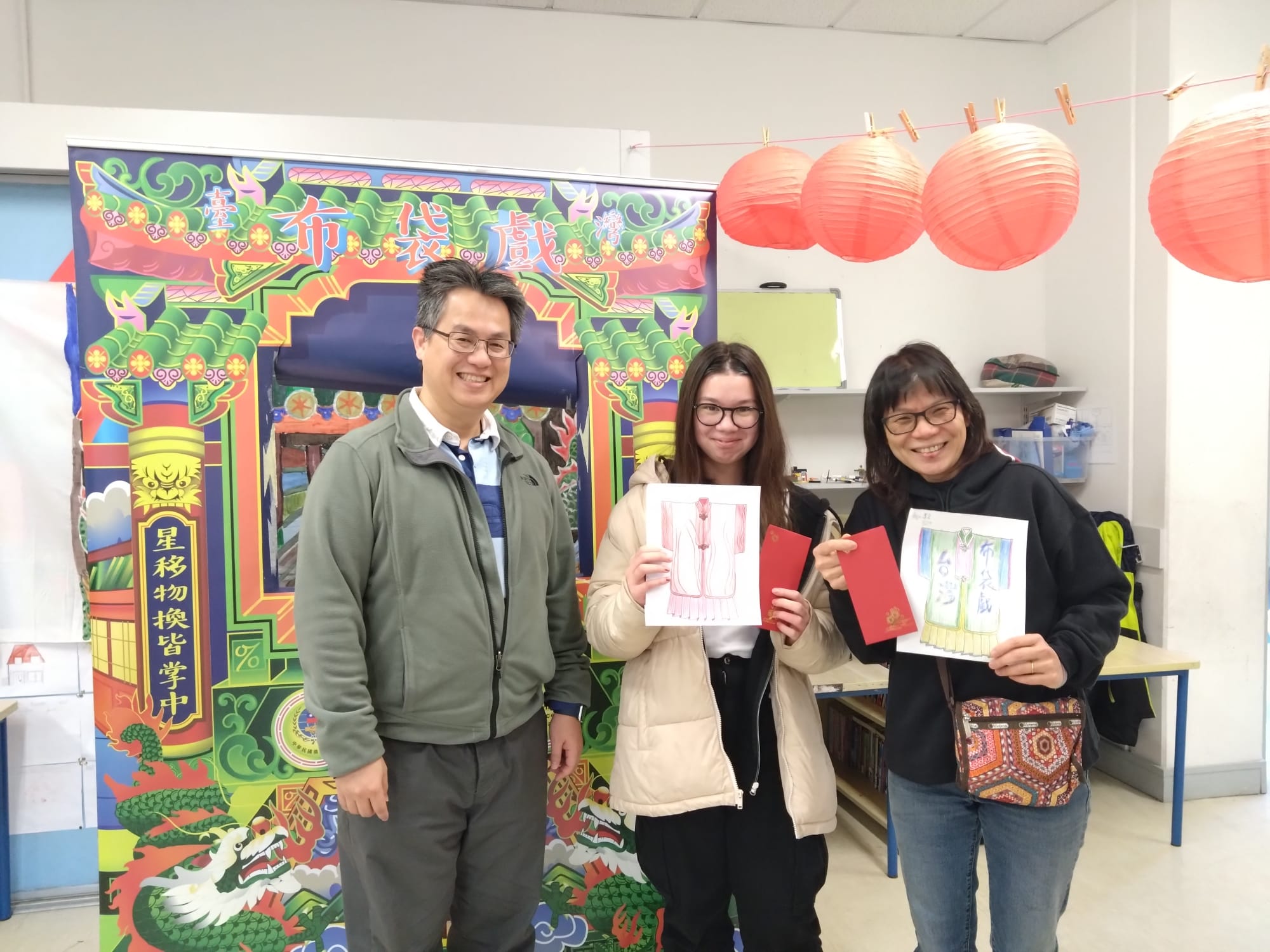 兩位布偶戲服裝設計競賽得獎者