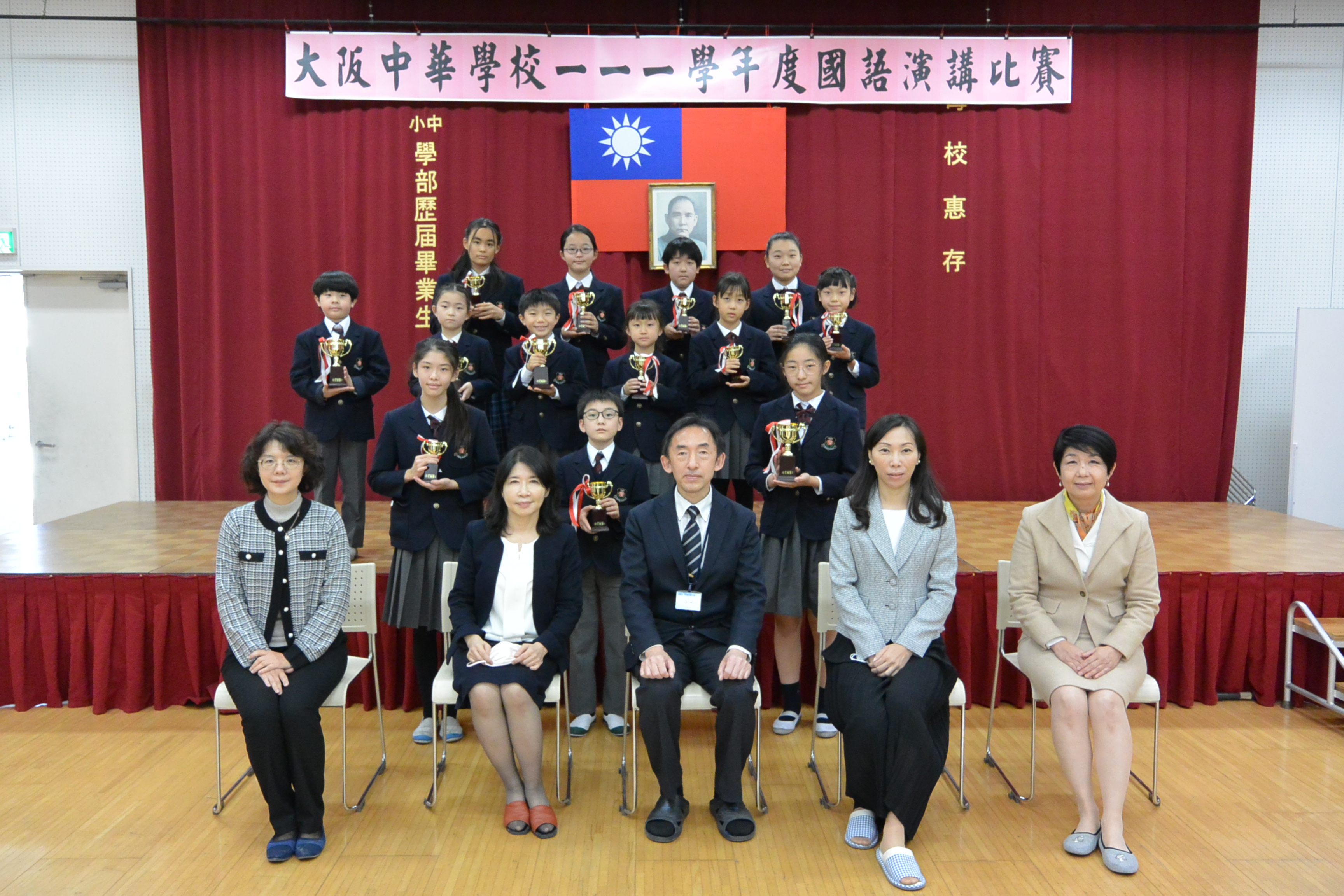 全體參賽者合照