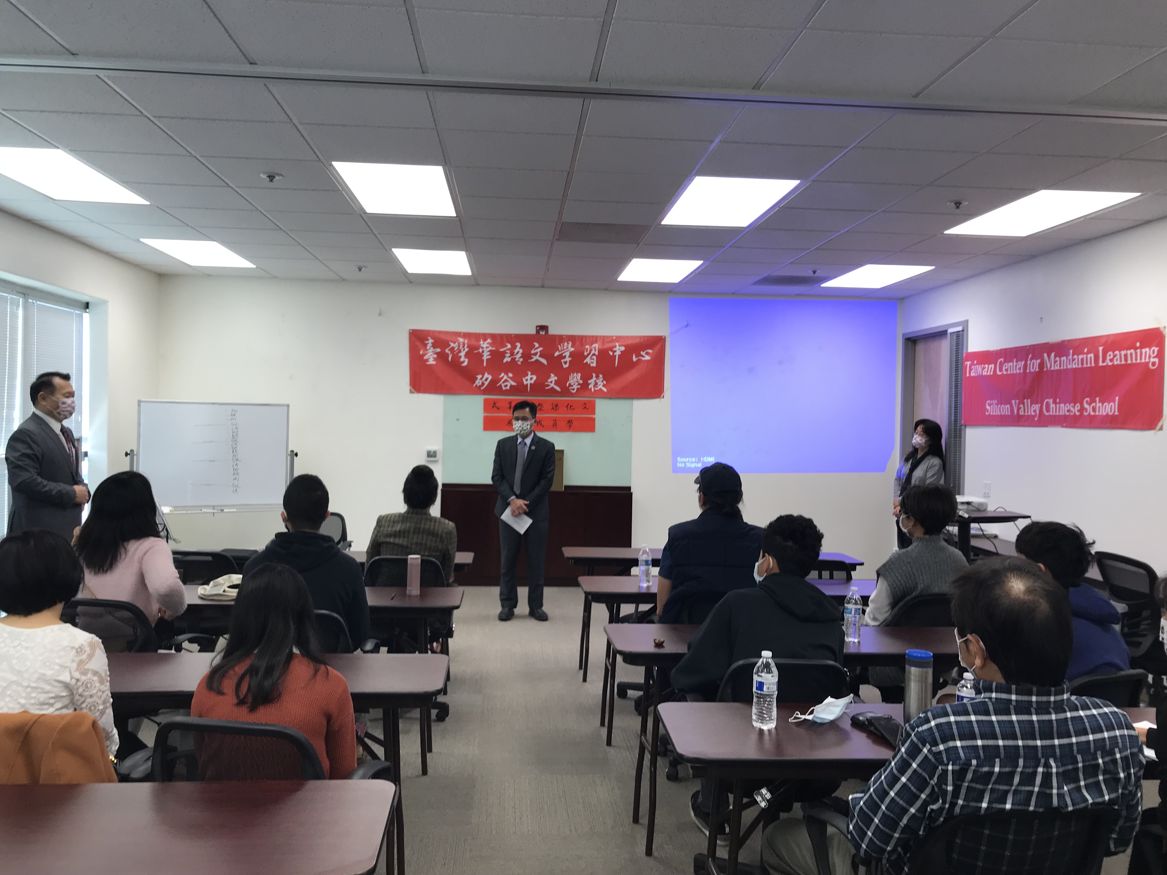 金山灣區華僑文教服務中心閻樹榮主任為「中華四藝」文化課致詞（2021/11/21）