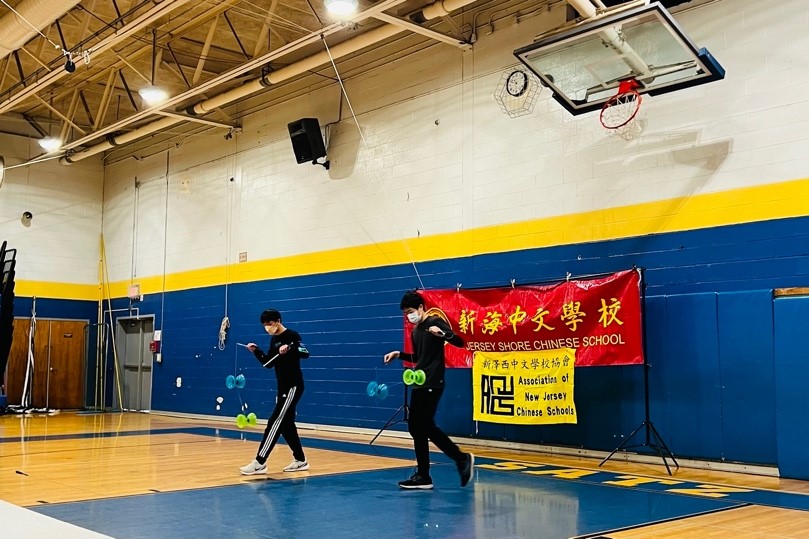 雙人組冠軍江繼順和李旻哲的表演流暢自然。