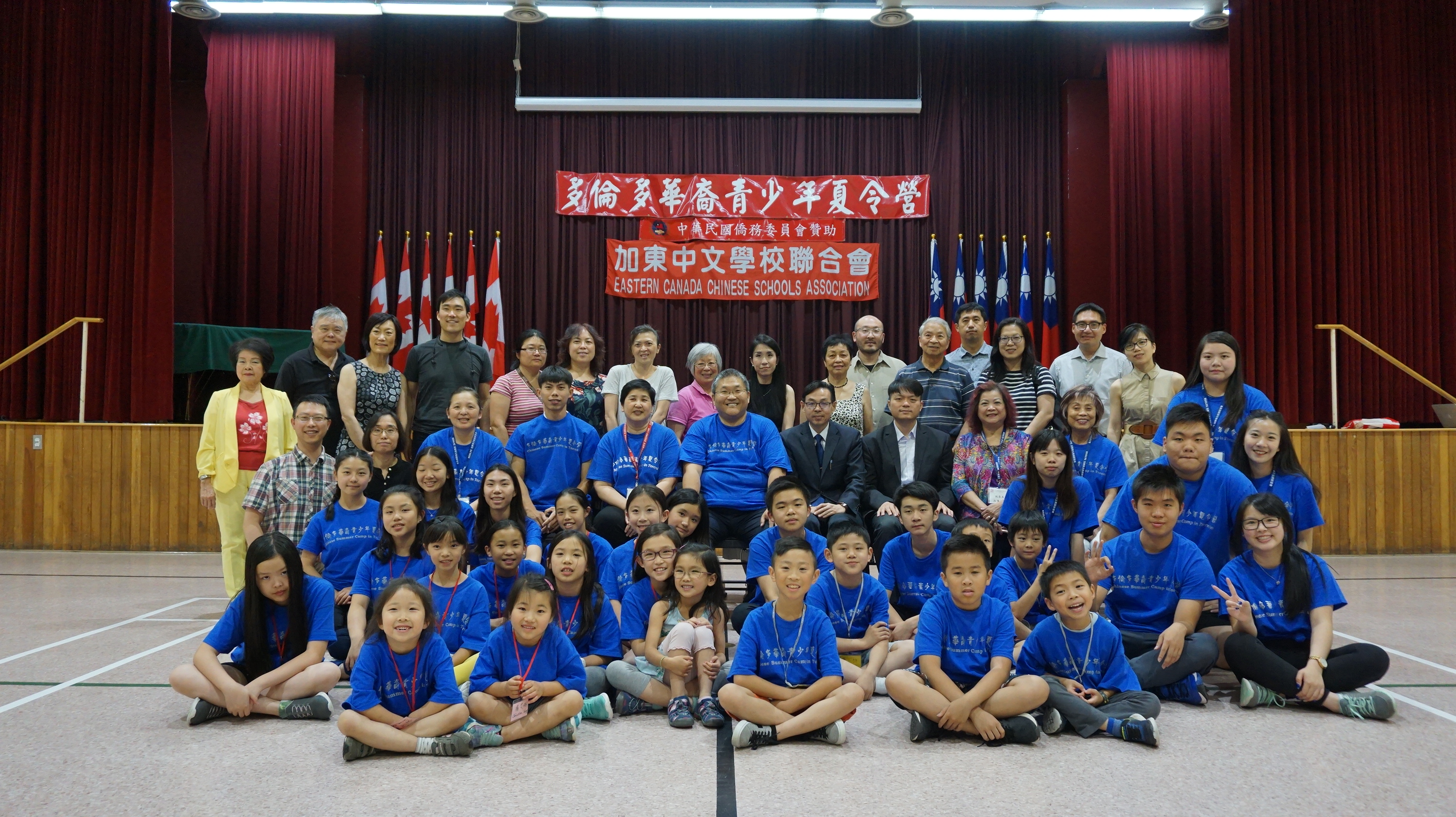 加東中文學校聯合會「2018年多倫多僑民青少年夏令營」結業式全體學員合照。