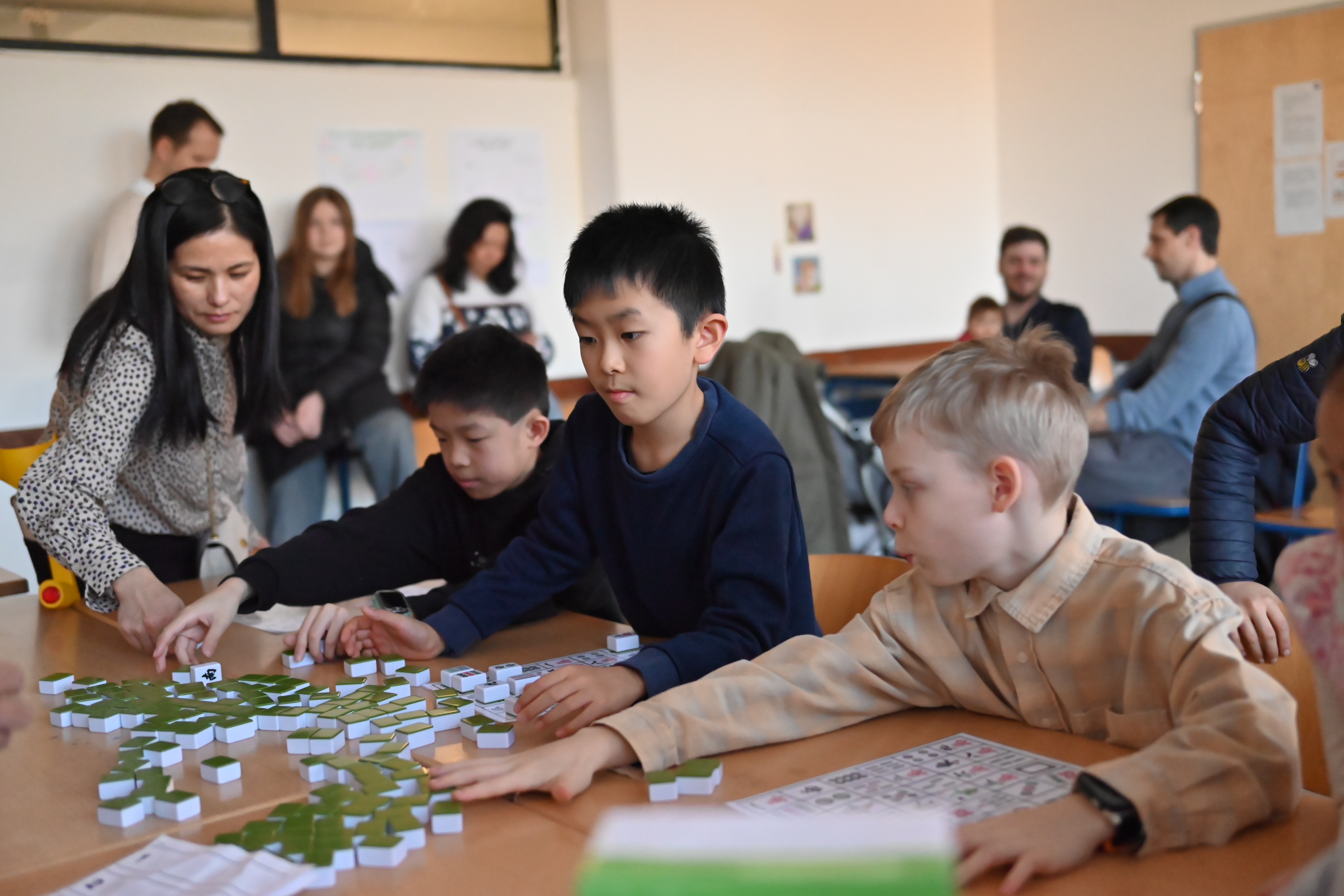 從麻將賓果遊戲中找出字面跟圖案，練眼力還有反應力！