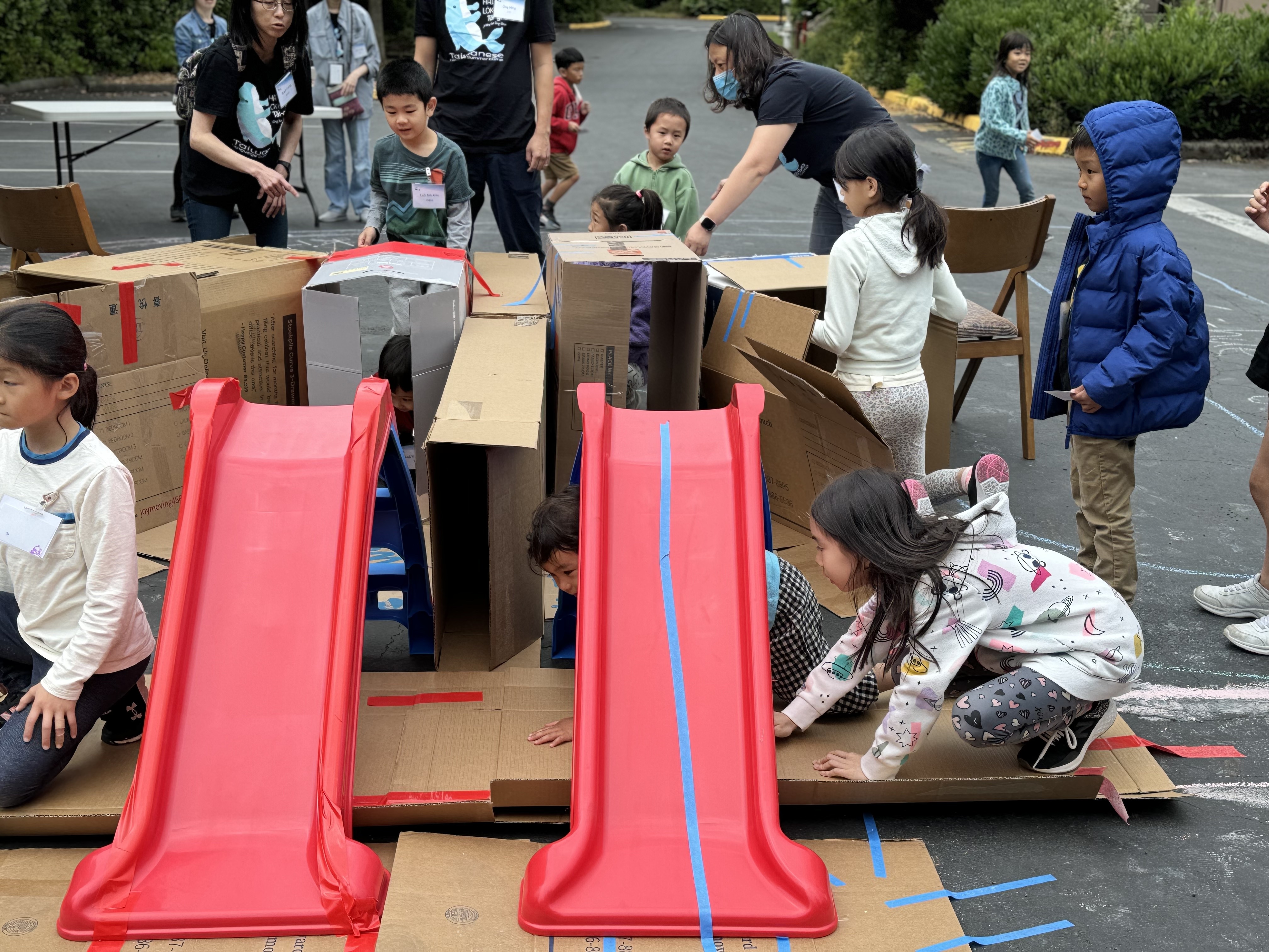 科學教室－身體循環： 我們的胸口為什麼有怦怦跳動的聲音？心臟的內部循環長怎樣？人體肌肉的動力怎麼來？藉由展示心臟跳動、體循環和肺循環的現象，解釋身體排出二氧化碳、得到氧氣，使肌肉得以運動。 教師授課後，帶領學員至活動場所，學員假扮成細胞，實際走過血液循環的路線，在遊戲中學習。