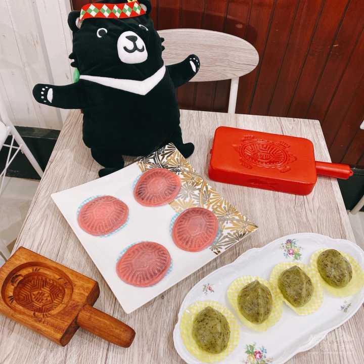 陳洳豔示範教學的紅龜粿、草仔粿