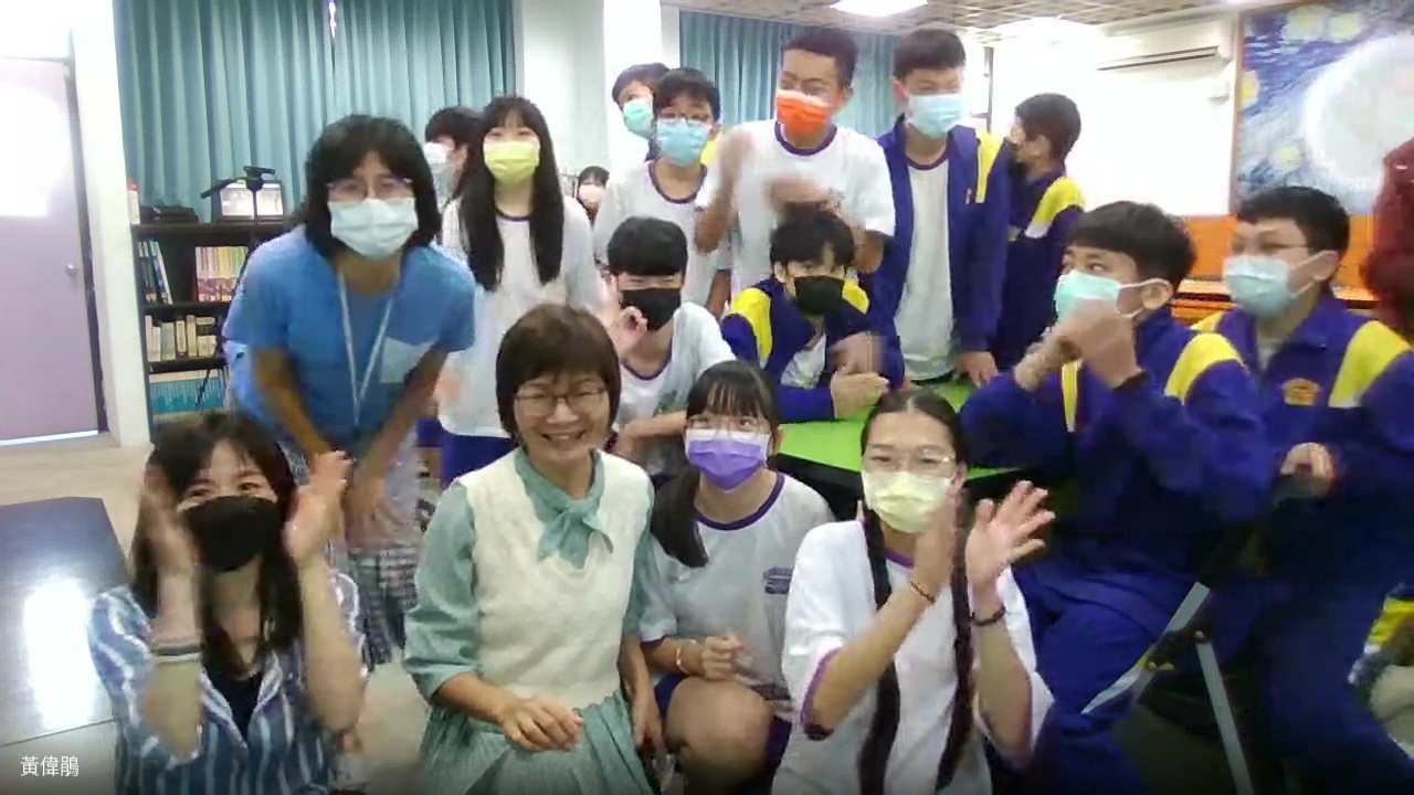 東湖國中校長與八年八班全體師生