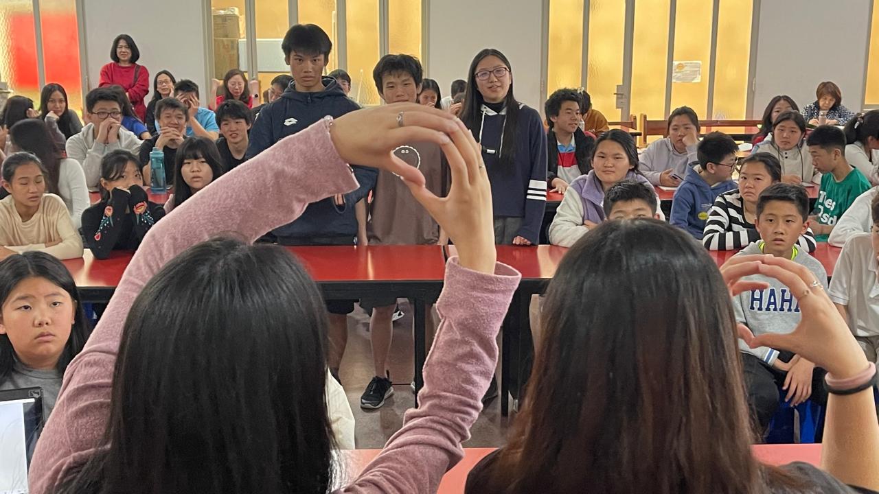 2024 學年度 愛育學校 正體漢字文化節中學部成語比手畫腳比賽4