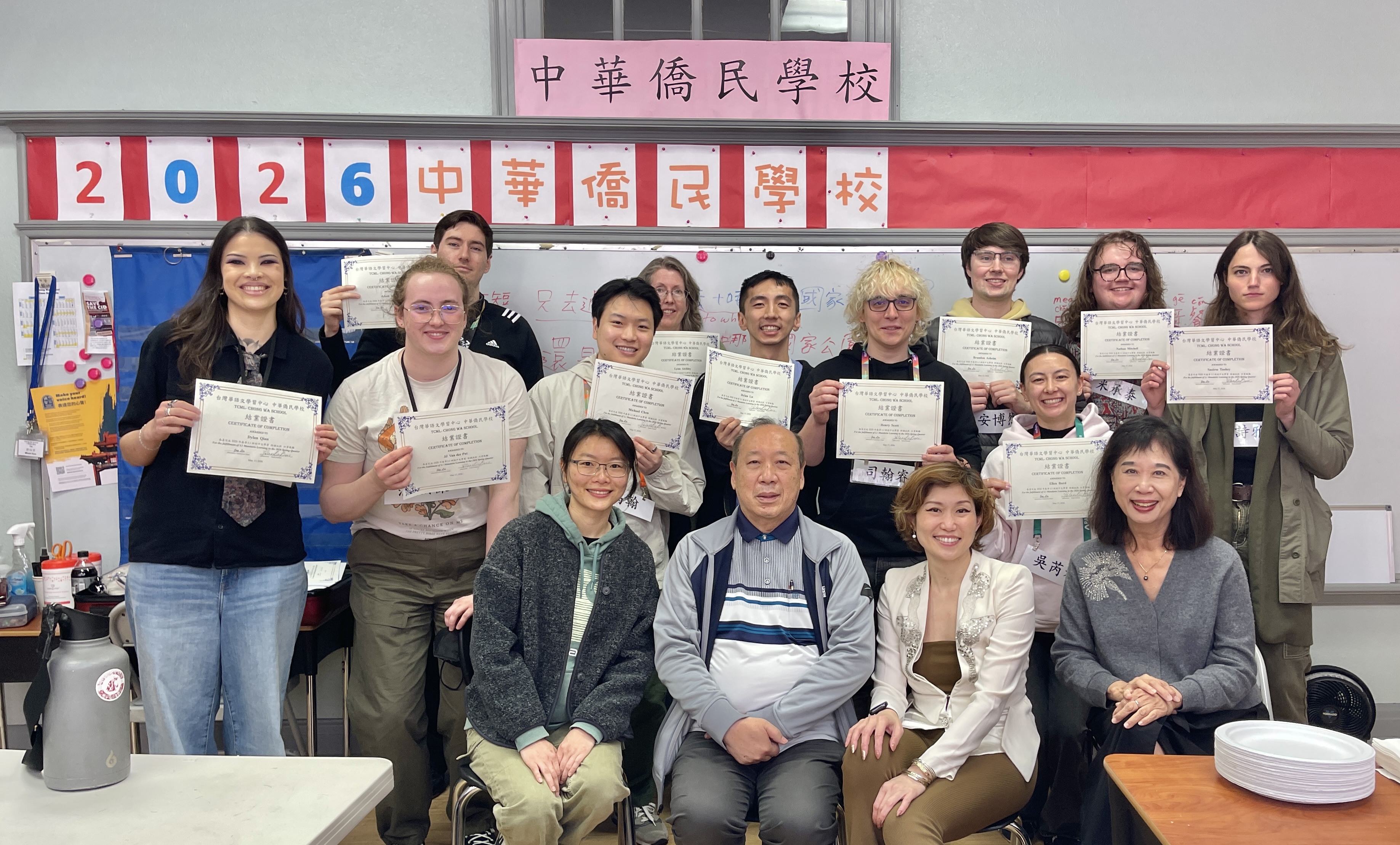 初級班 L1 結業典禮 頒發結業證書