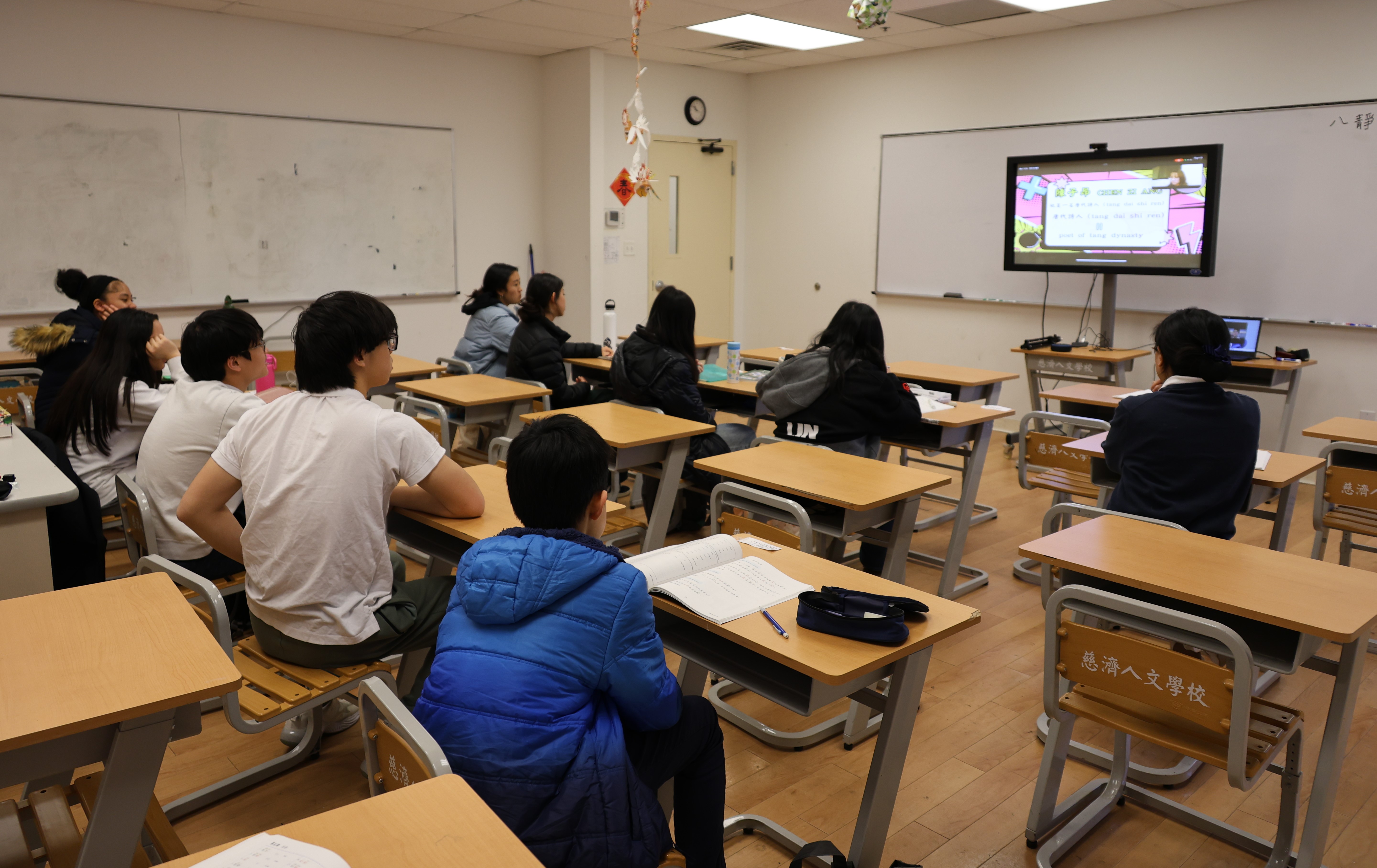 慈大老師與七靜學生介紹當代詩人以及詩詞之美