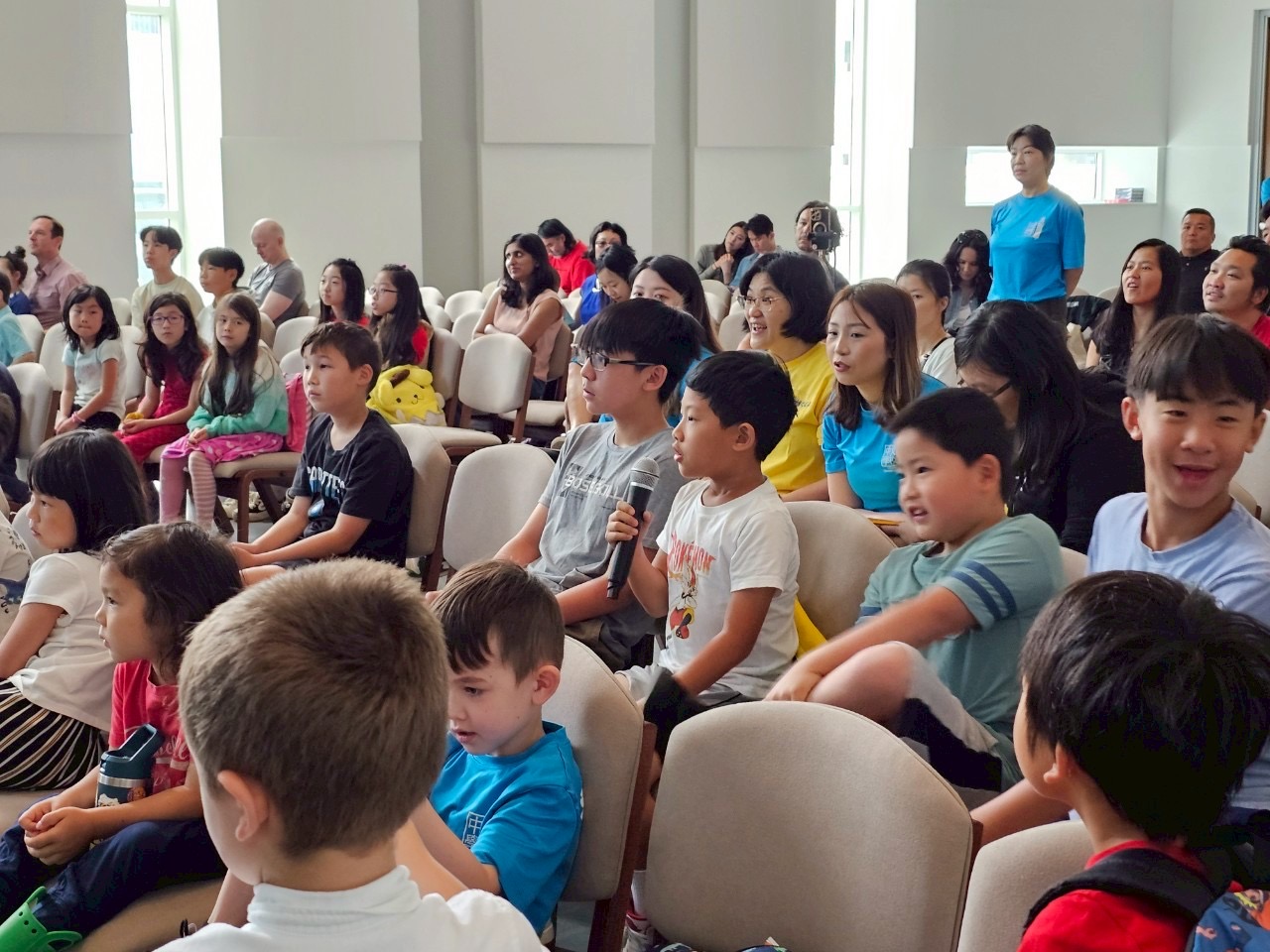 夏樂市中文學校二年級學生答題