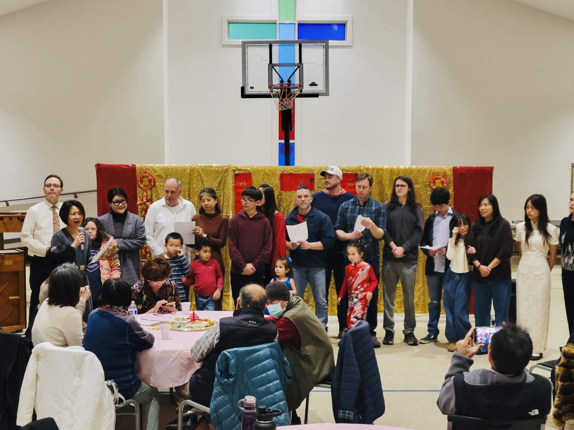 參與學生、親友一同上台參與活動