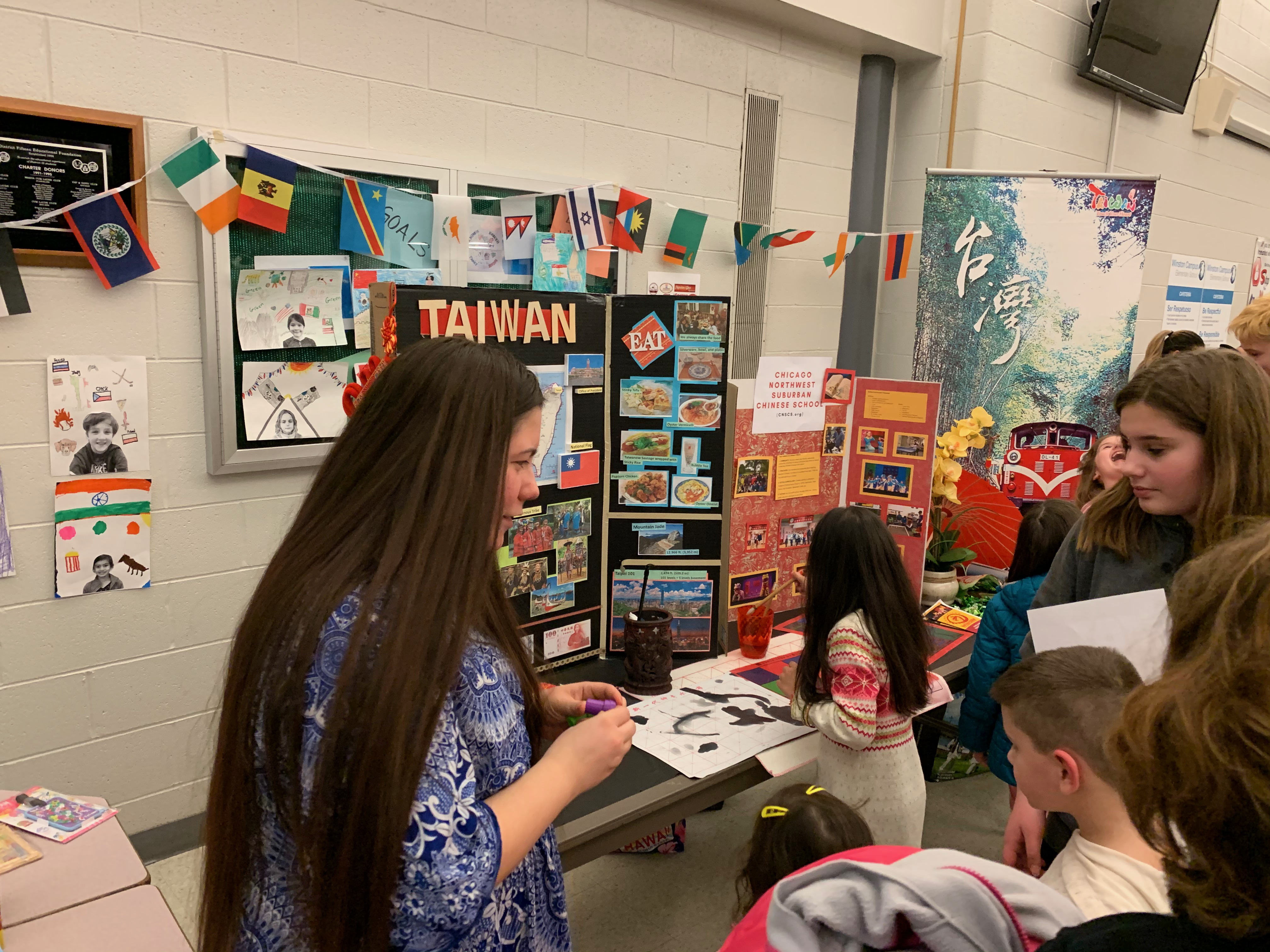 本校校務 凱帝介紹家長和學生臺灣文化及中文學校