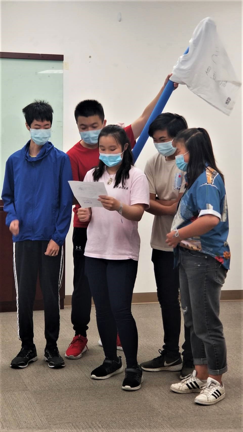 展現隊旗與隊呼