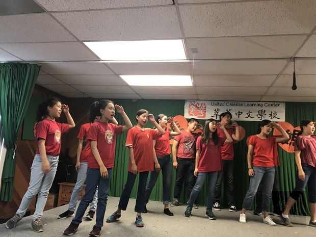 橙縣莘莘中文學校吟唱詩詞歡慶母親節2