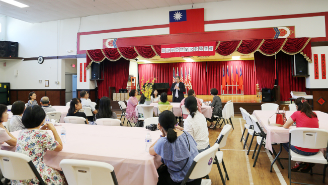 劉經巖(右)期許所有華文教師將中文教育的能量擴散出去，讓國際社區重視。(記者張蕙燕／攝影)