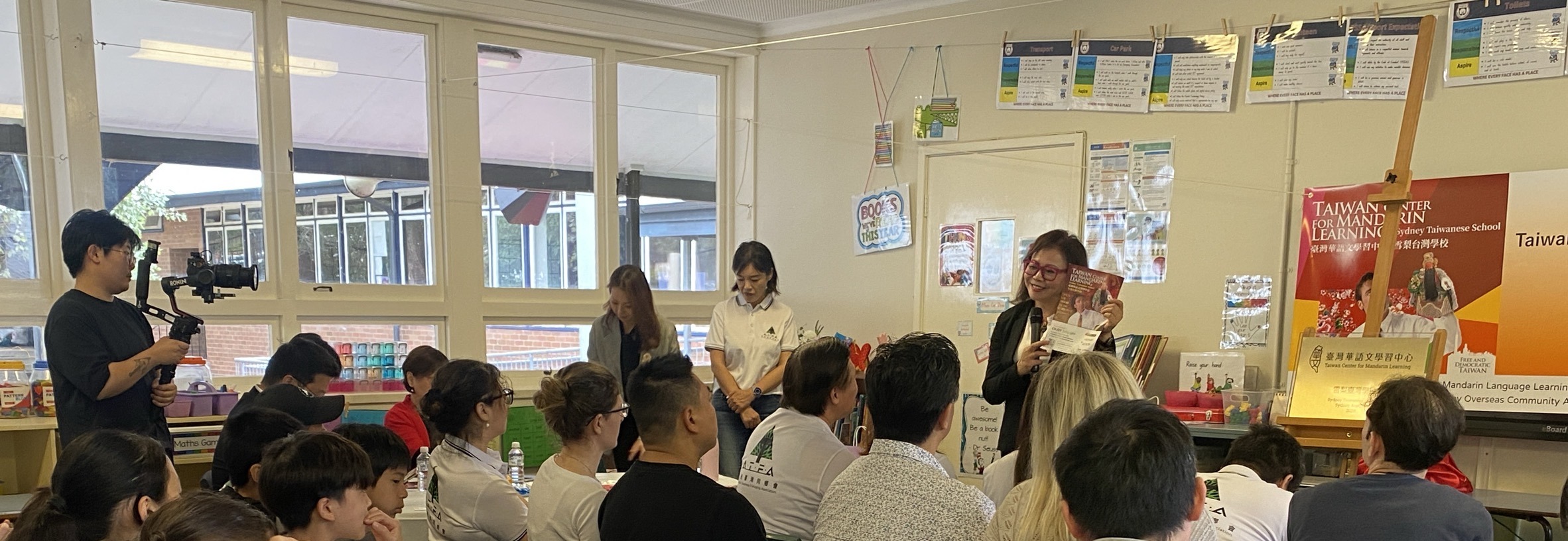 記者問台灣華語文中心-雪梨台灣學校要如何滿足不同程度的學生需求？劉碧珍校長回答：現階段以基礎班為開課重點，未來即將開更多的網路課程來因應不同中文程度同學的開課需求。同學只要上網或掃描QR Code，就可以完成台灣華語文學習中心（TCM L）的報名。