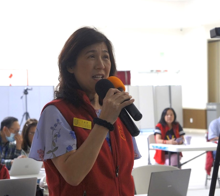 「北加州中文學校聯合會」會長王婉君感謝大家來參加培訓課程