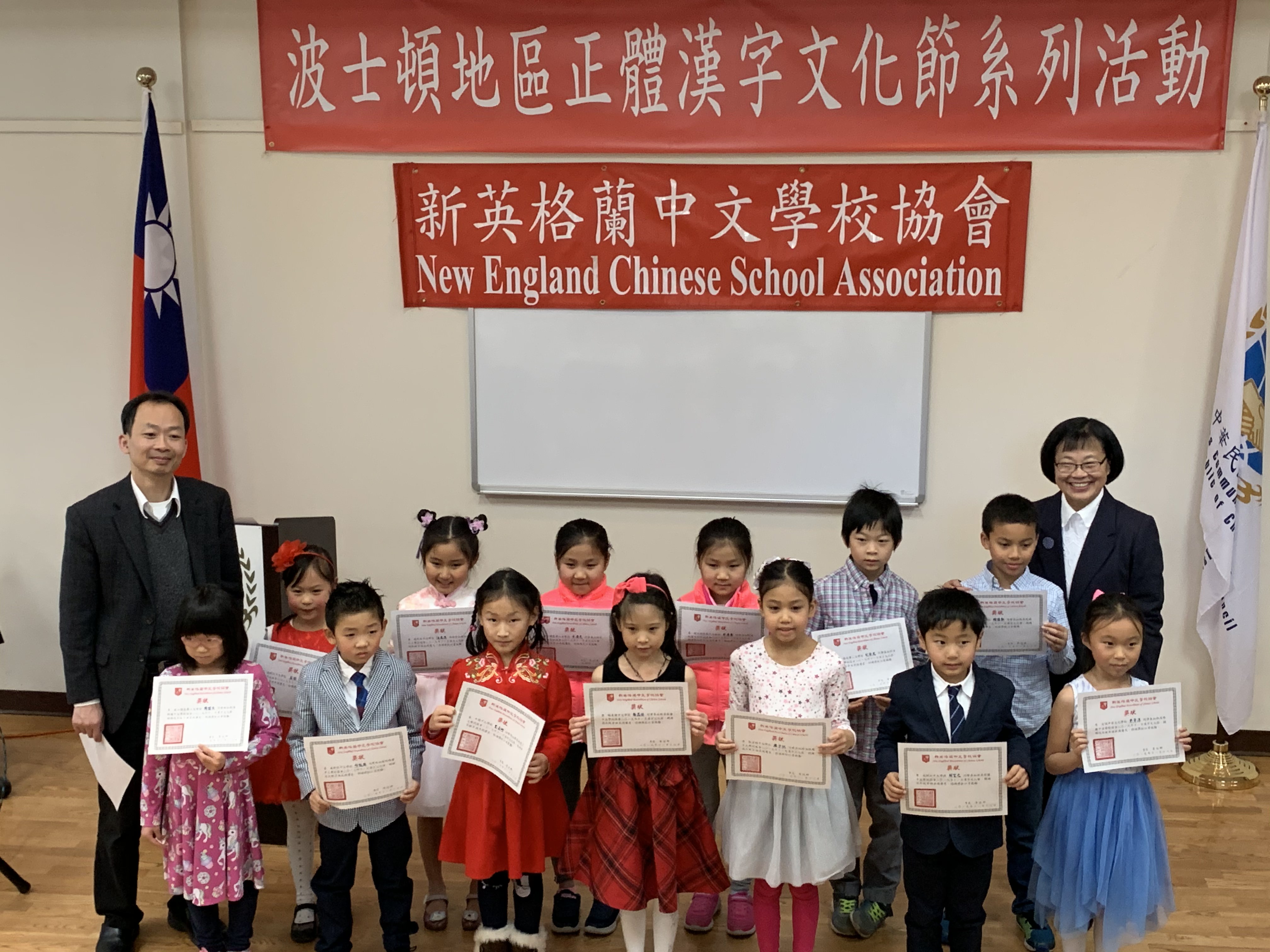 朗誦比賽中年級組參賽學生合照。