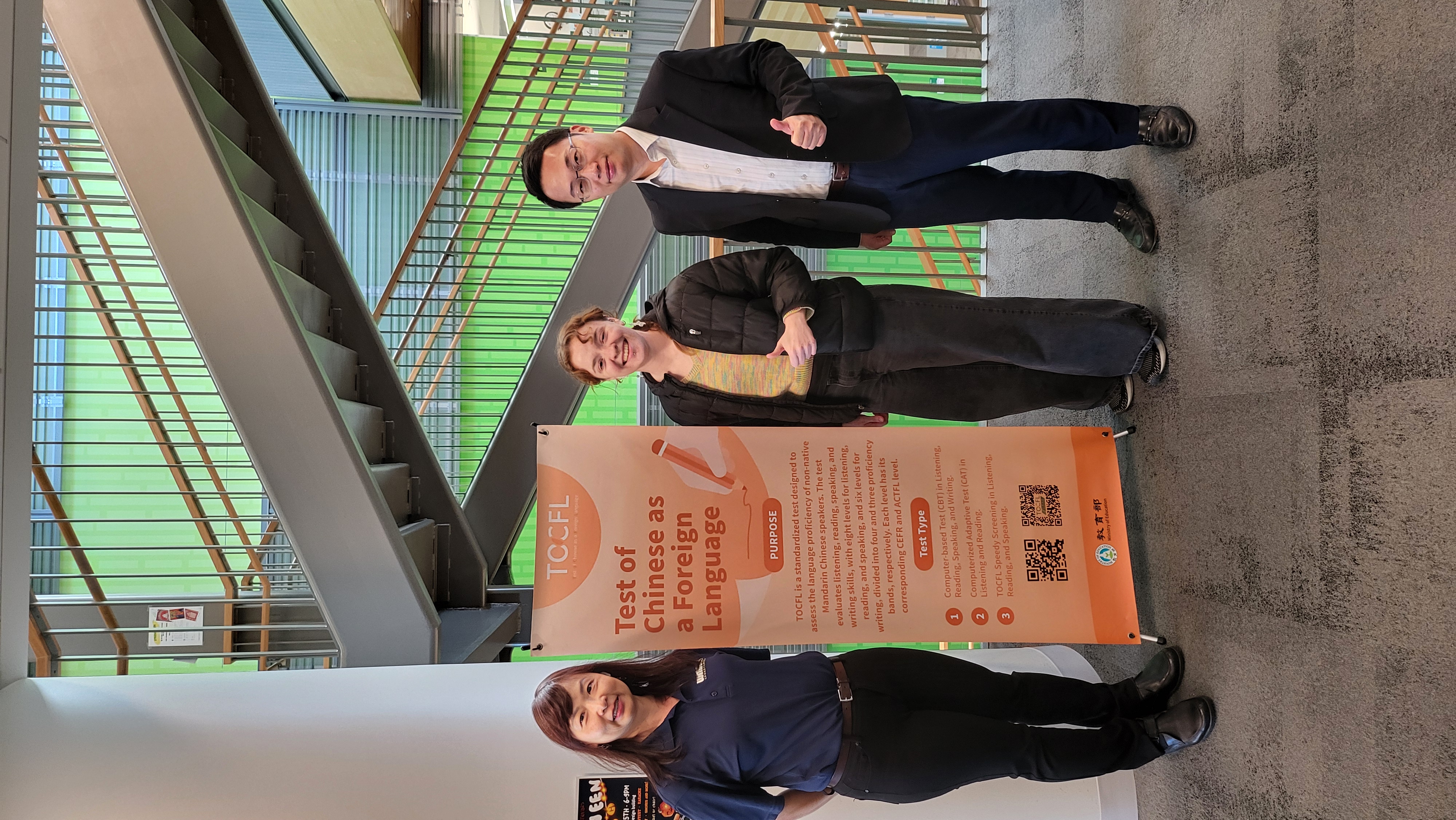 從北卡羅萊納州開車遠距離前來應考的 Lilian（中） 希望能申請獎學金赴花蓮東華大學研究所進修，專攻原住民研究。她認為電腦版華測口說和寫作部分對於檢測自我學習成效非常好。