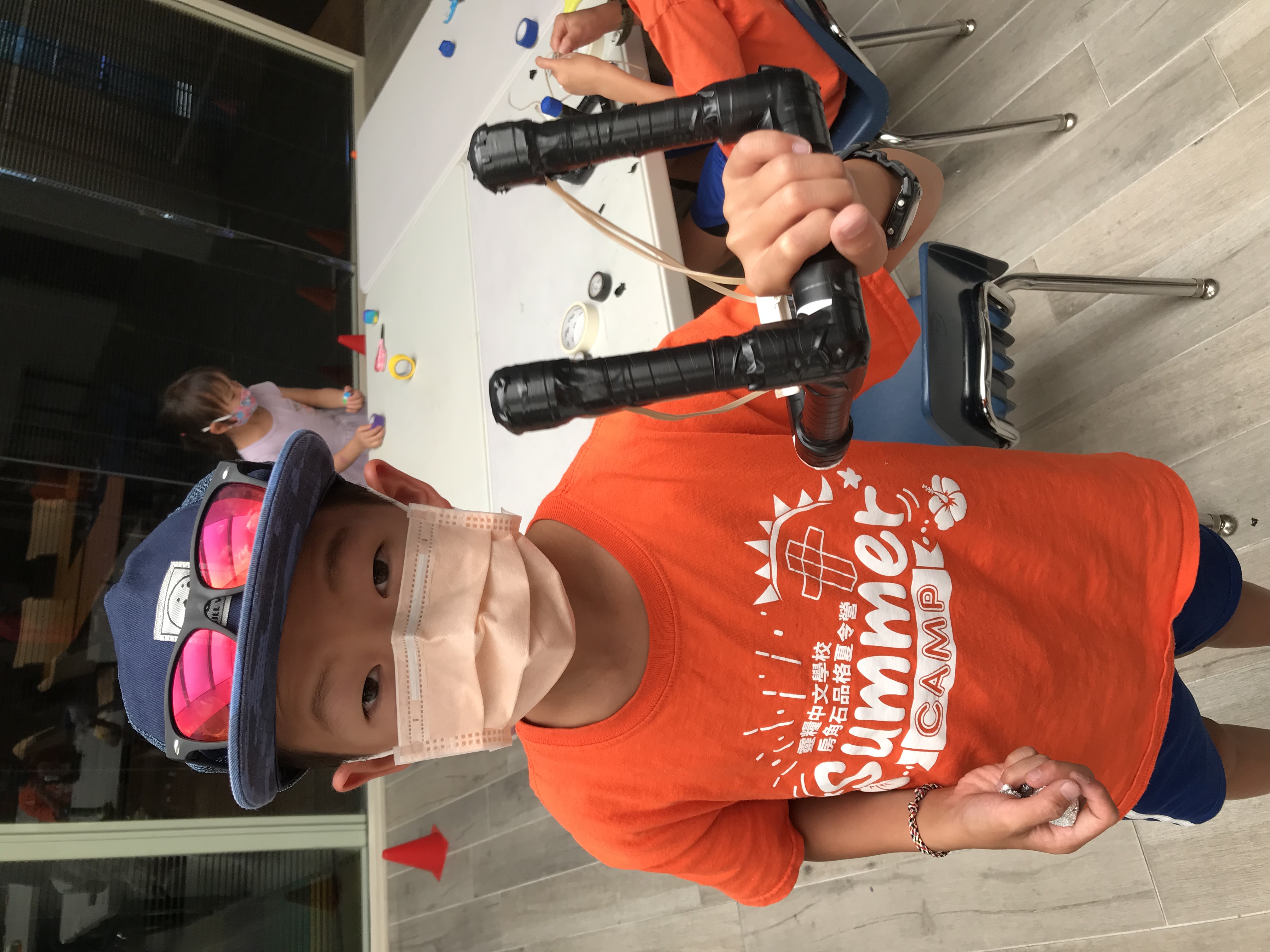 夏令營中學習到科學原理，並且自己手做科學玩具。