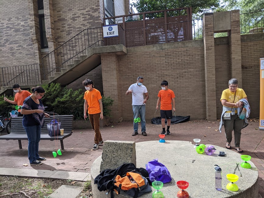 大人觀眾一起試試看