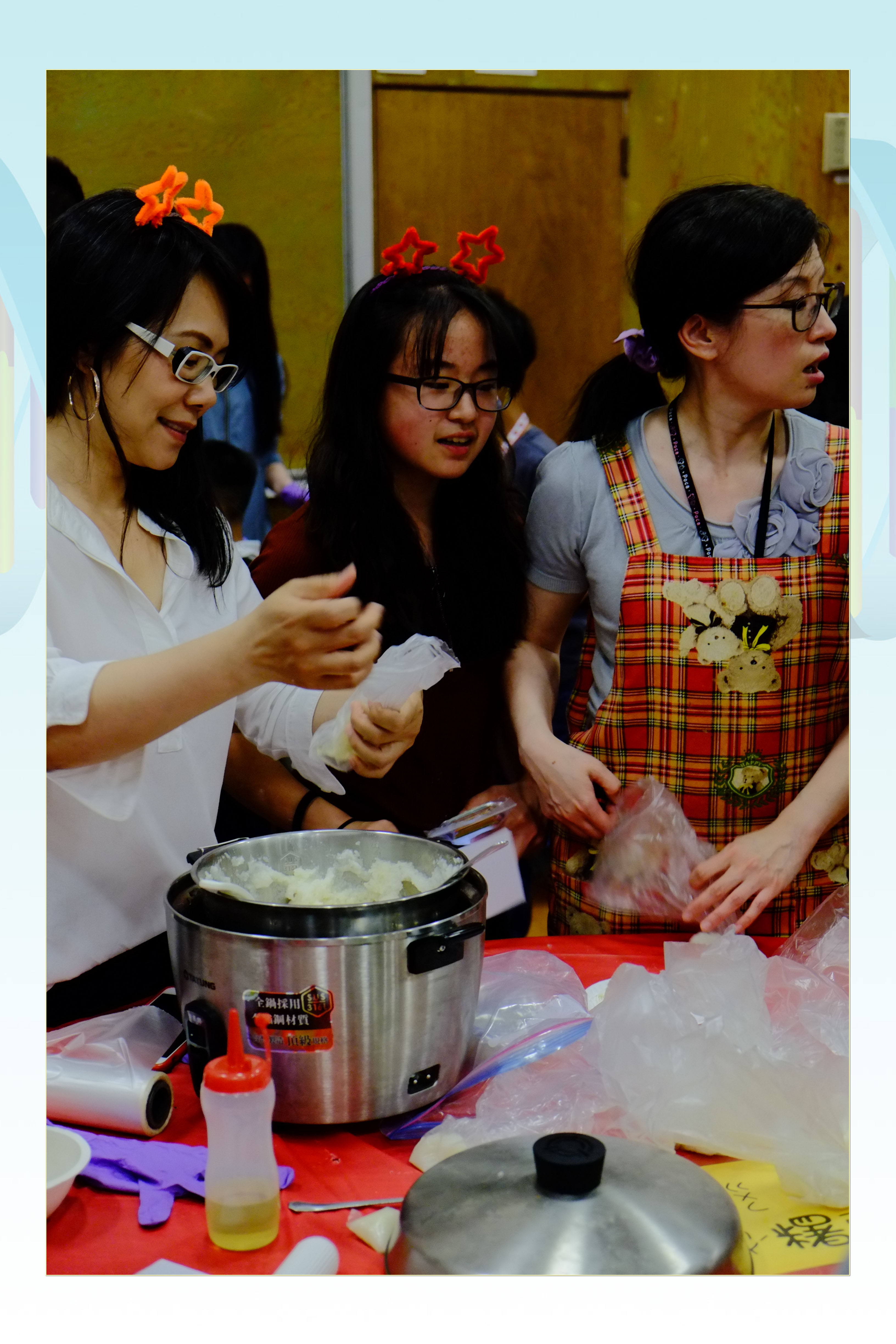 親子一齊搗麻糬