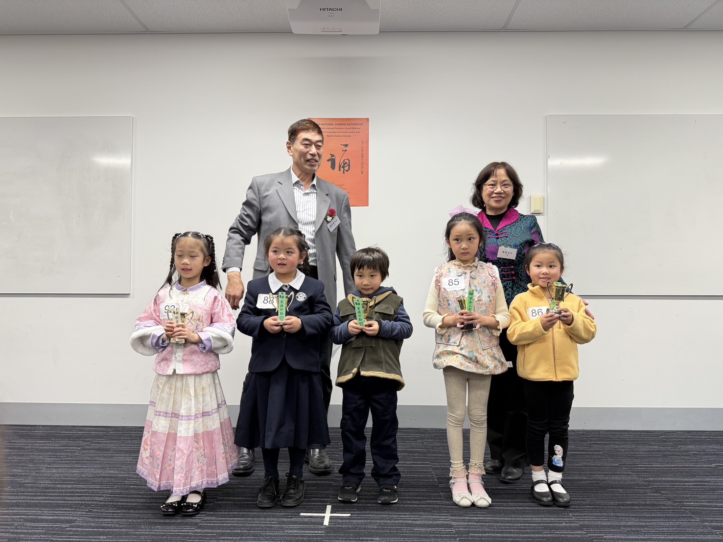 黃朗勛同學（中）獲得母語組季軍獎