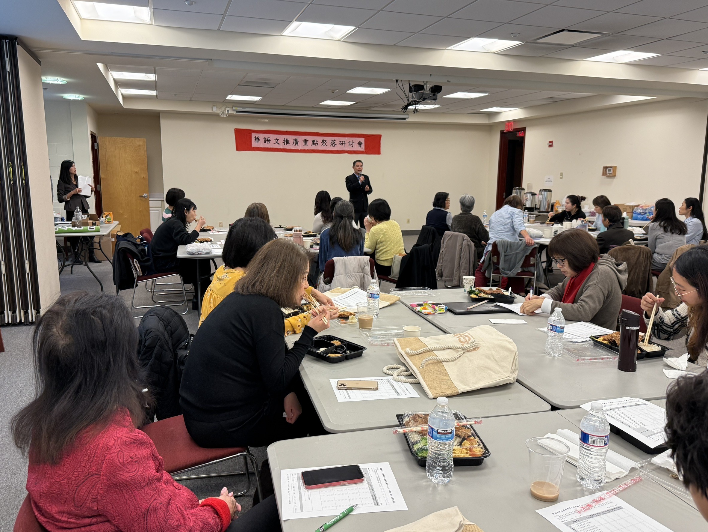 研討會由僑教中心主任黃正杰揭開序幕，他以宏觀視角分析全球華語文推廣的現況與挑戰