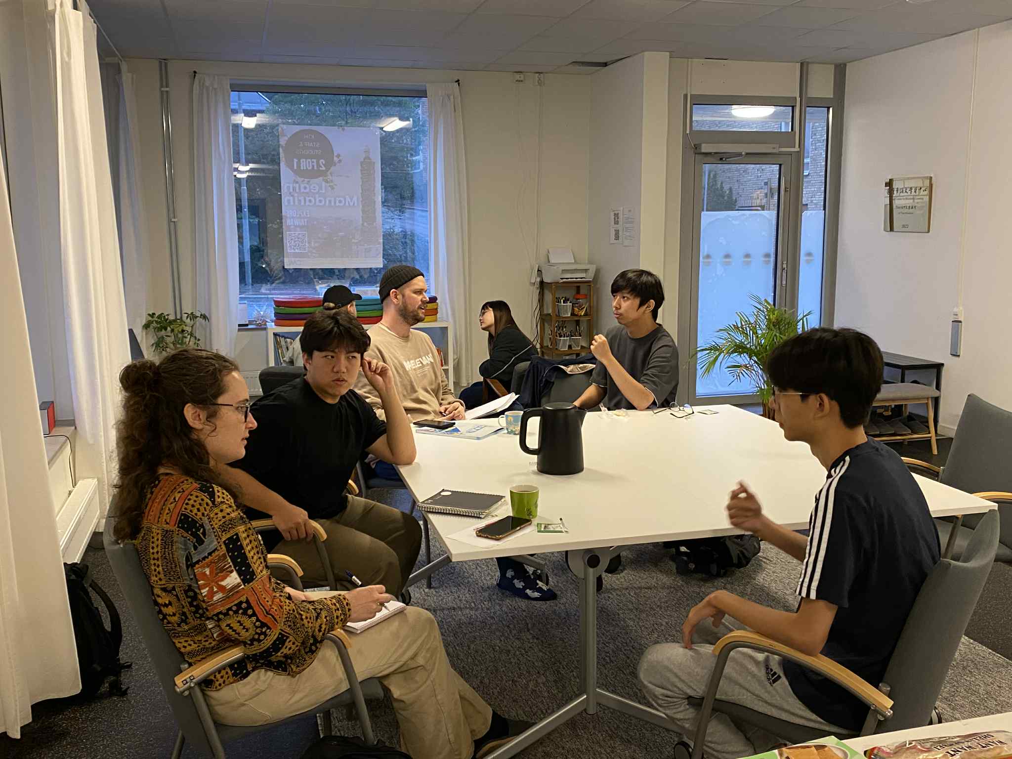 零起點2班與教學助教使用中文互動交流