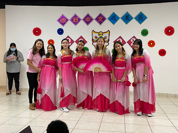 短飄扇-師生合影