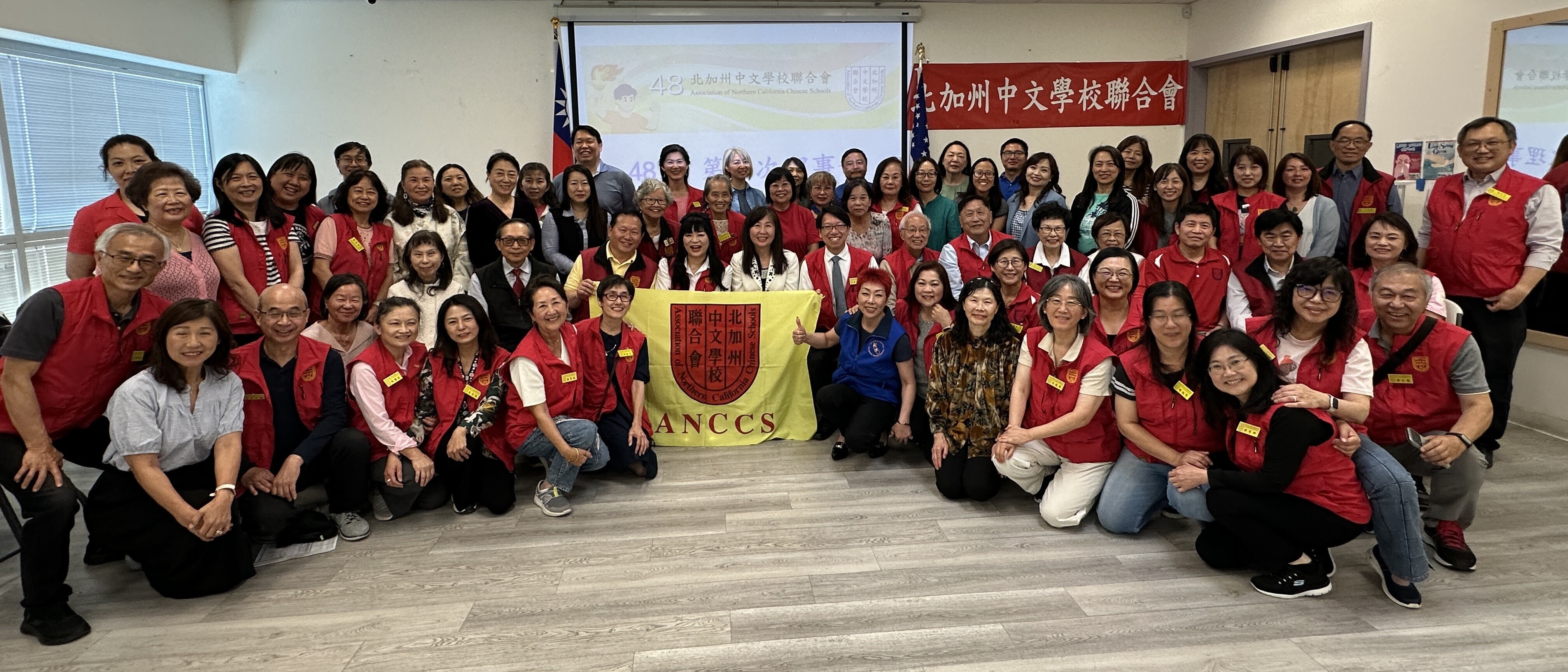 莊雅淑主任與會員學校理事們、本會同仁們大合照