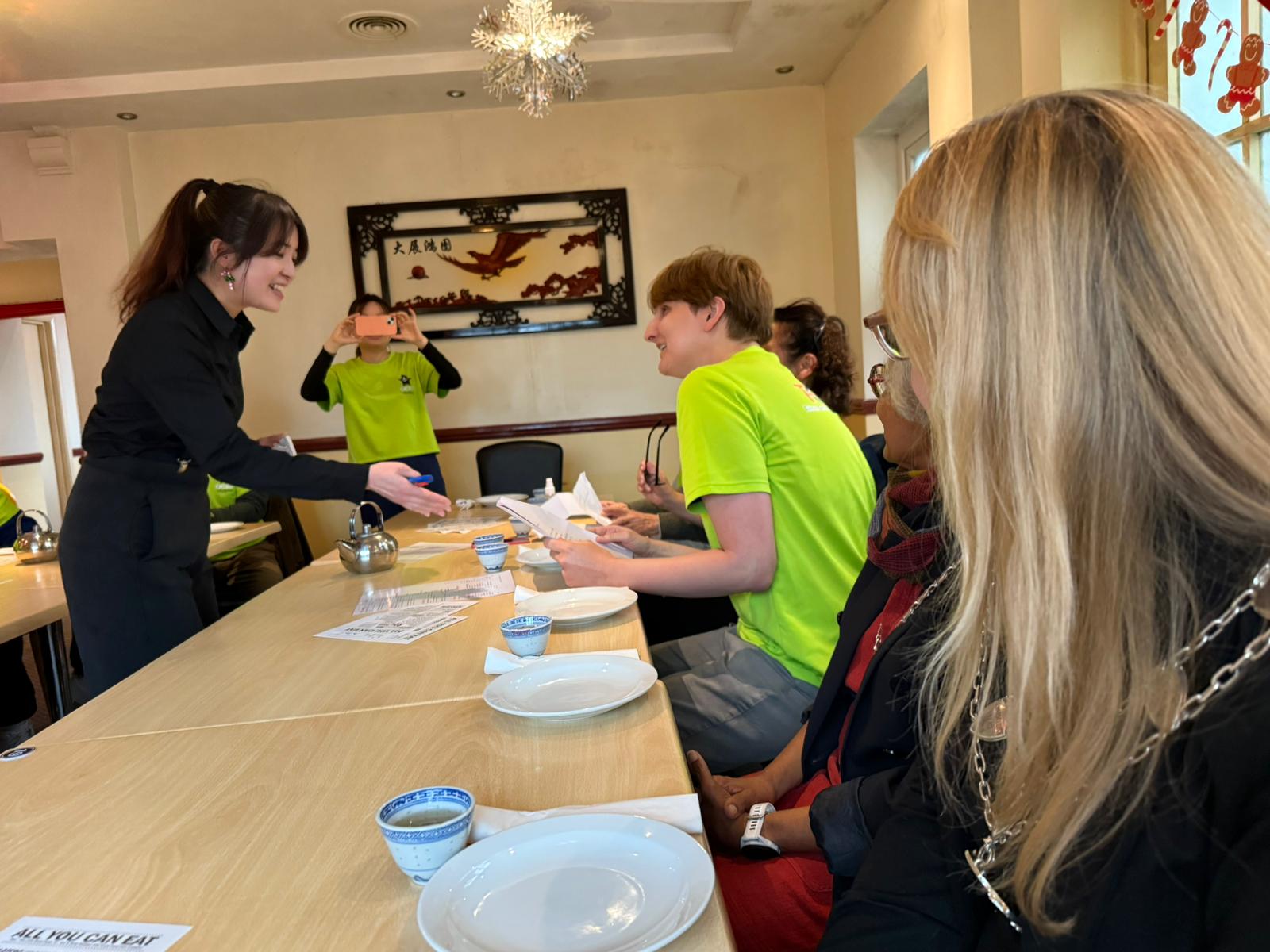 在餐廳用中文點餐