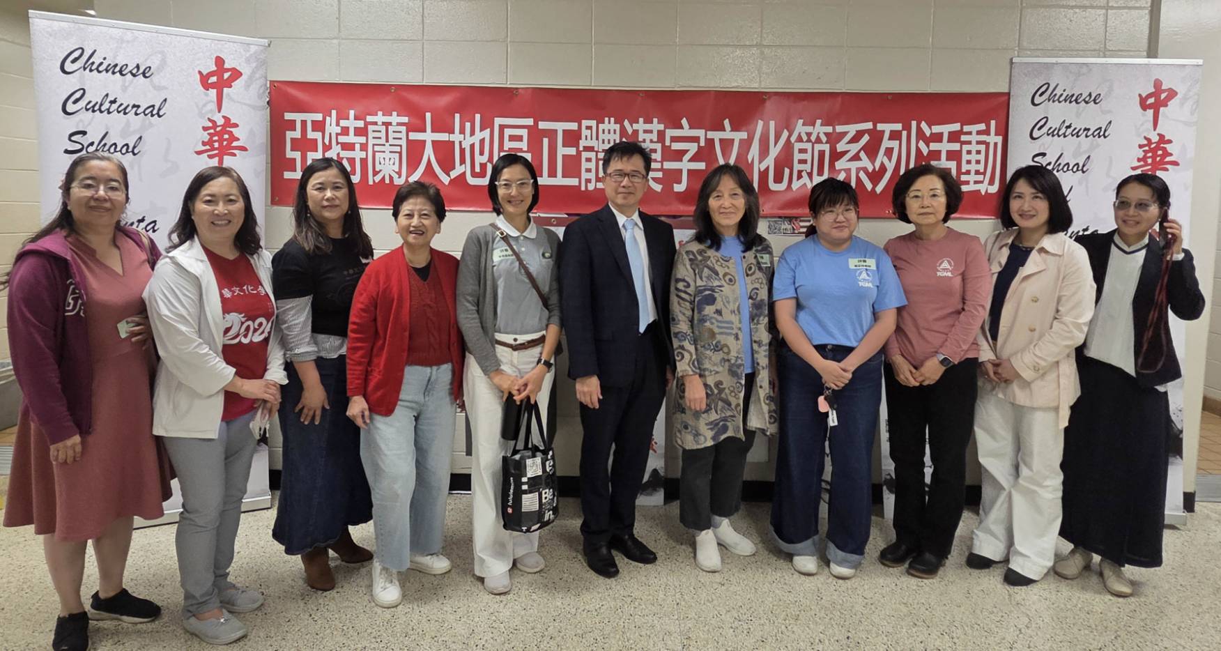 閻樹榮主任與各校校長及評委合影